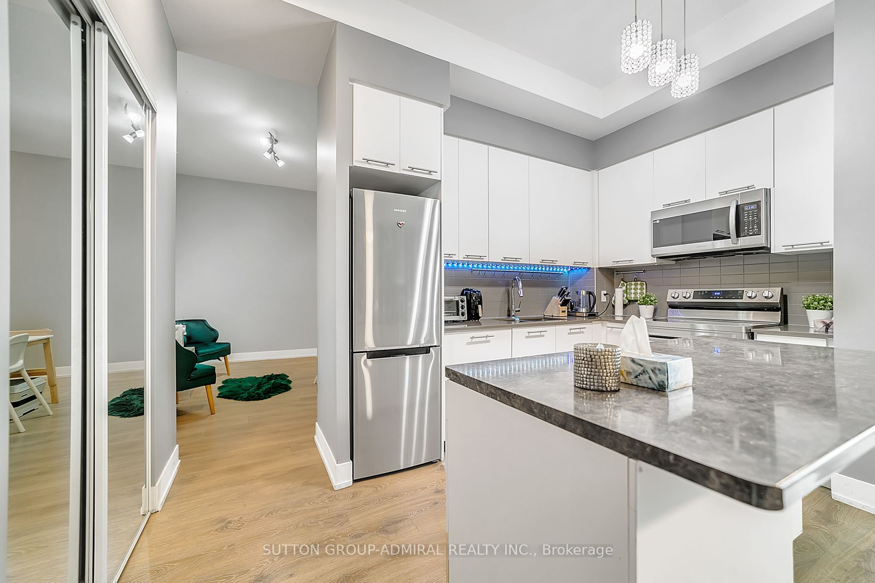 9471 Yonge Street, #213