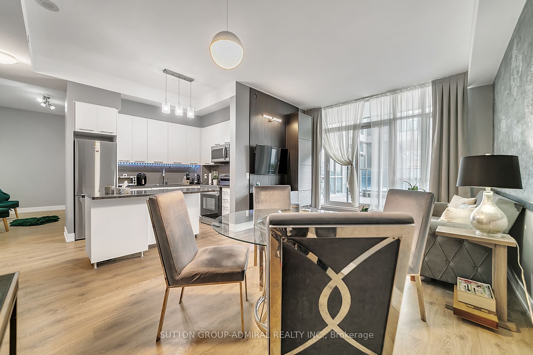 9471 Yonge Street, #213