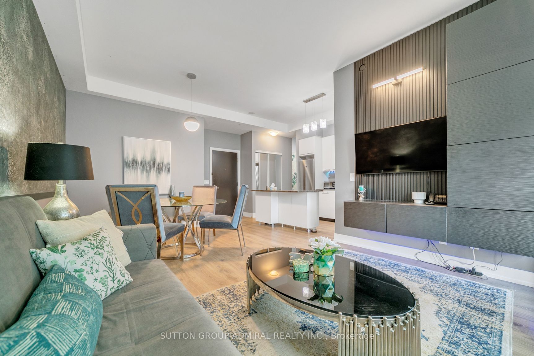 9471 Yonge Street, #213