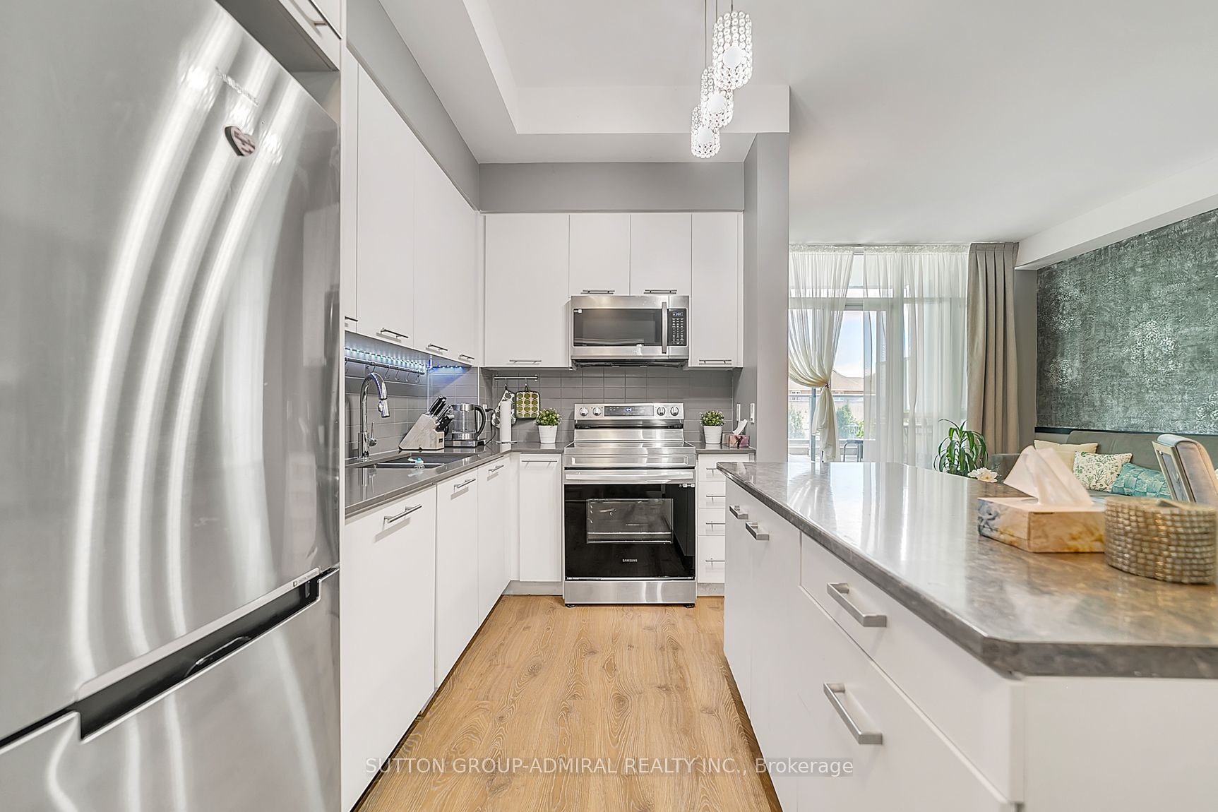 9471 Yonge Street, #213