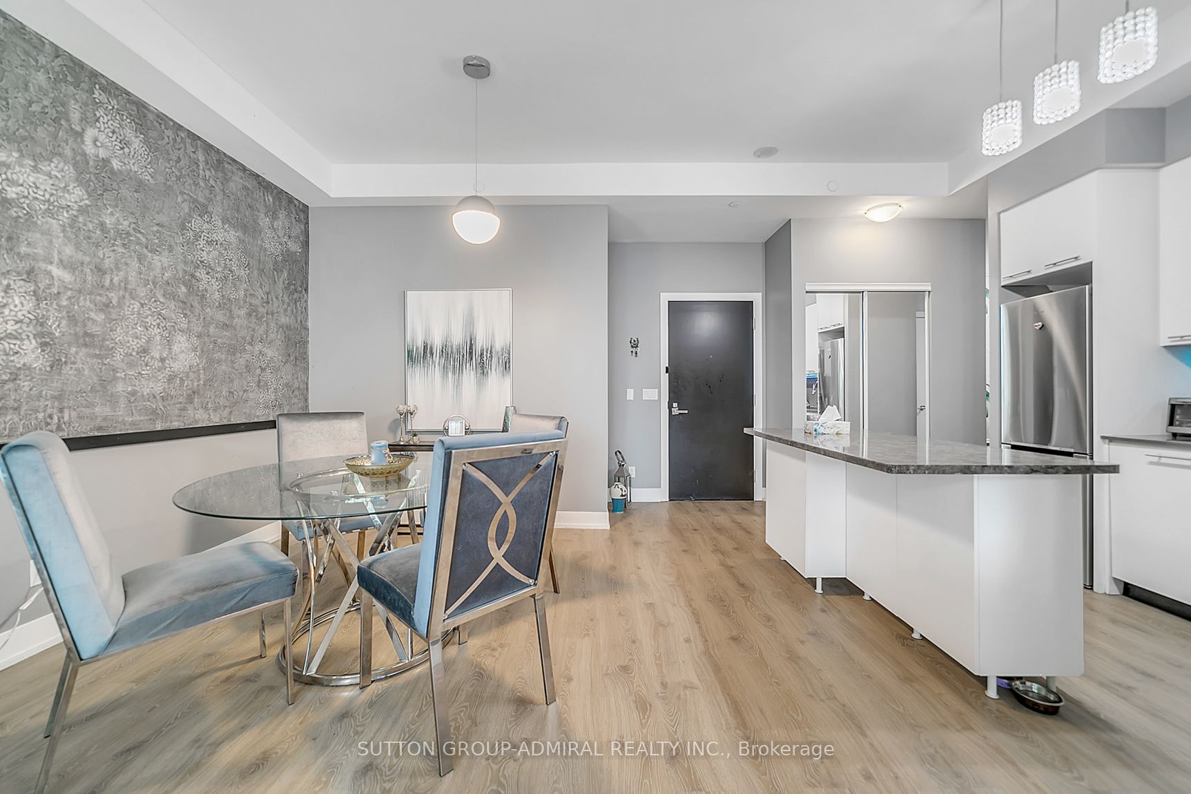 9471 Yonge Street, #213