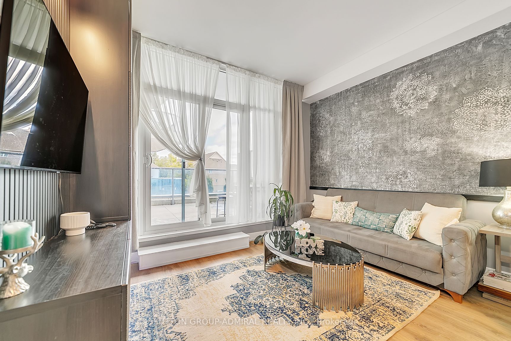 9471 Yonge Street, #213