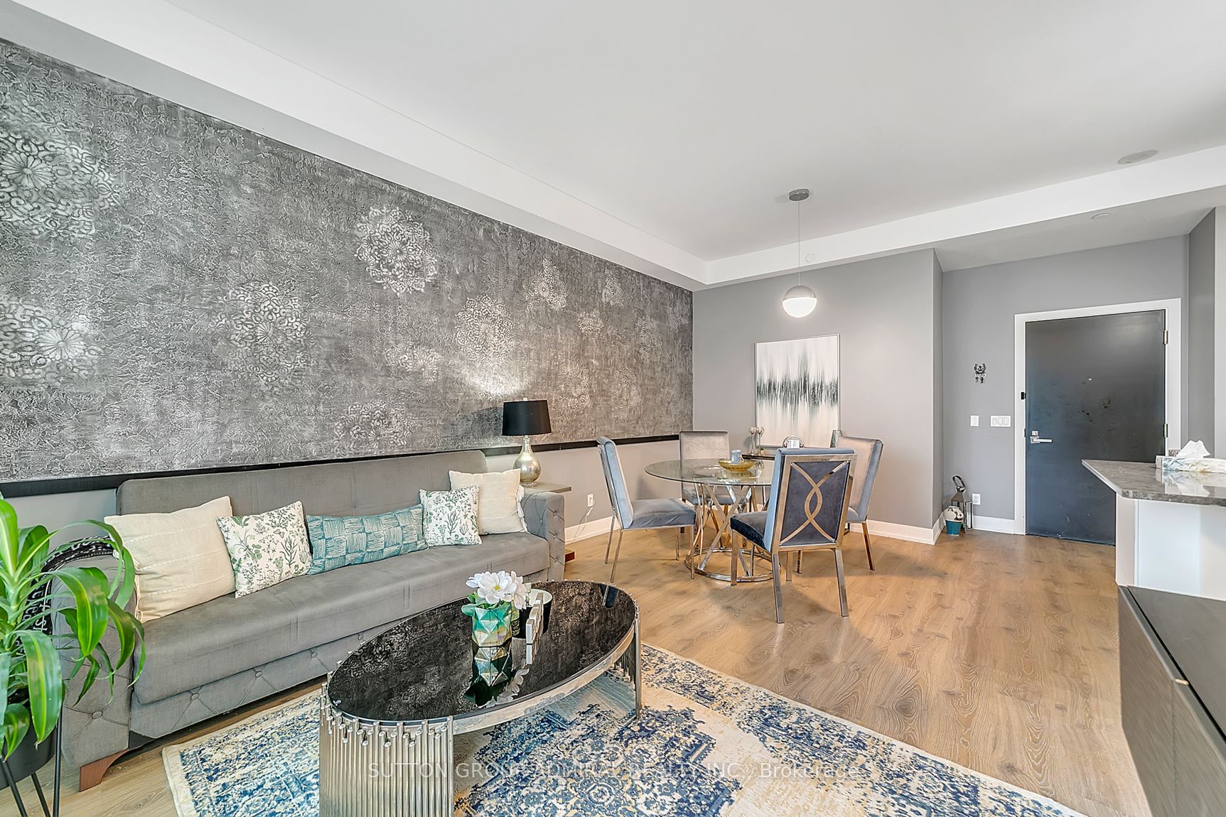9471 Yonge Street, #213