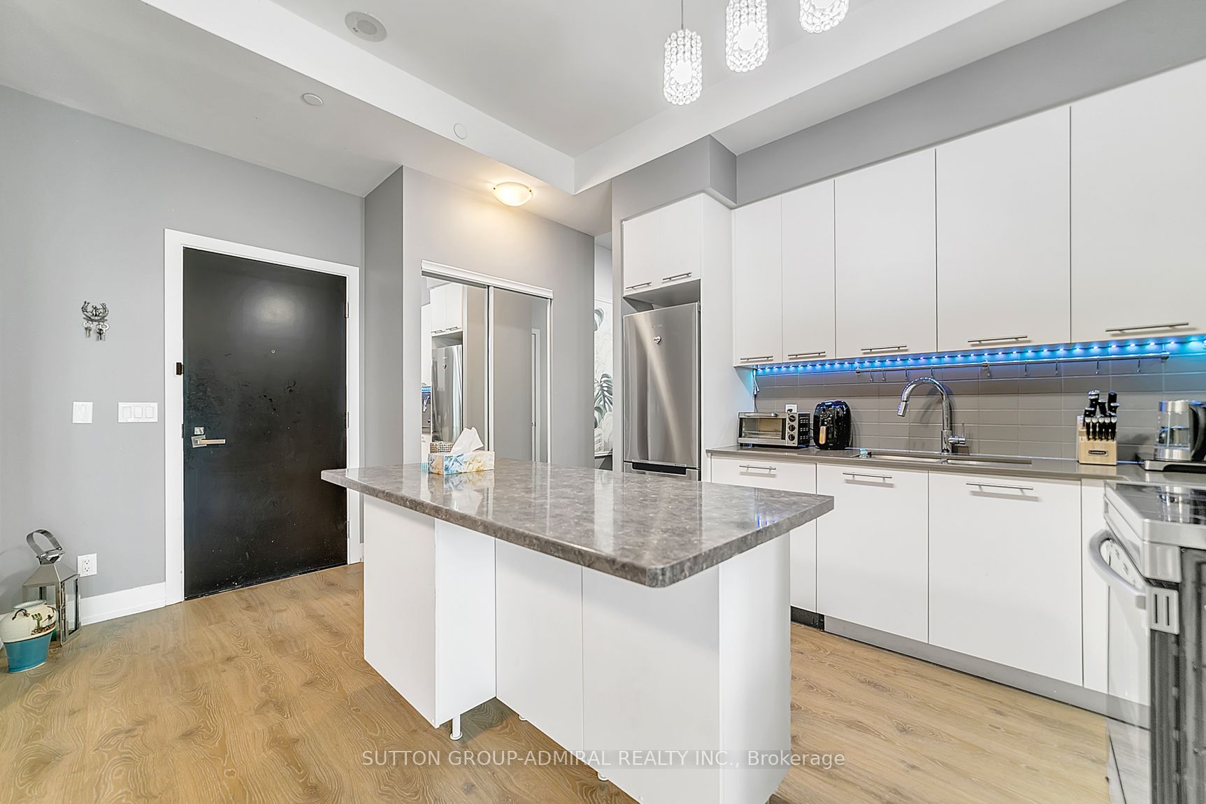 9471 Yonge Street, #213