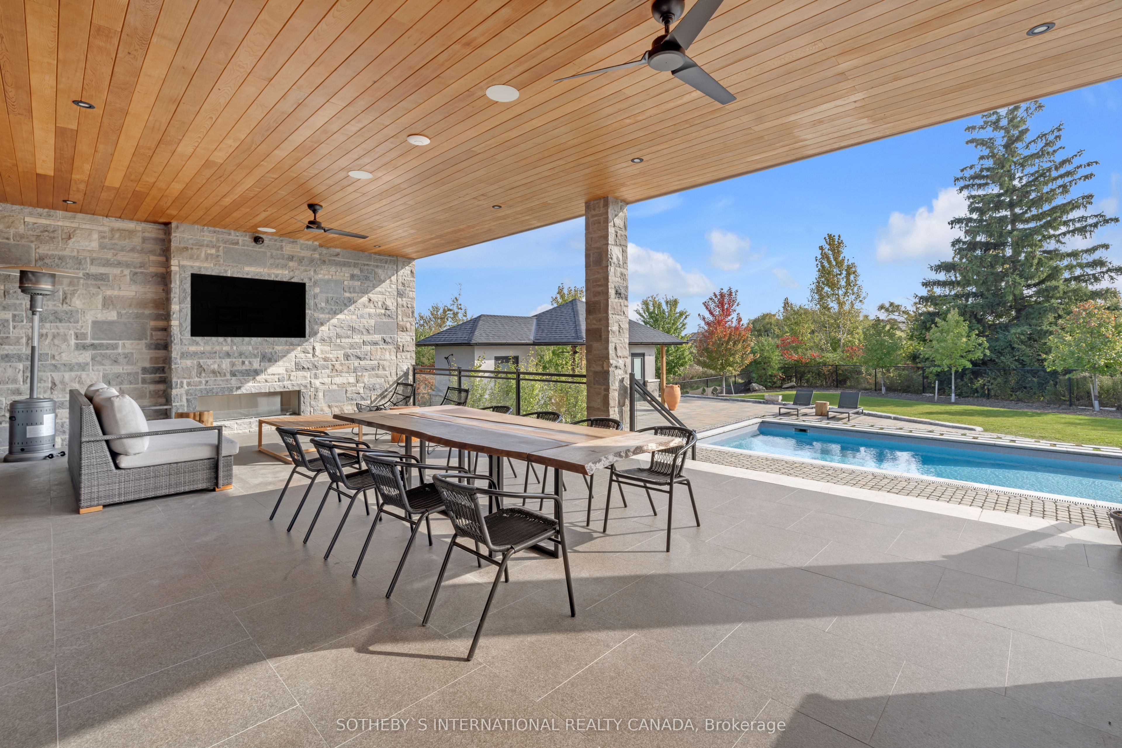 165 Northern Pines Boulevard