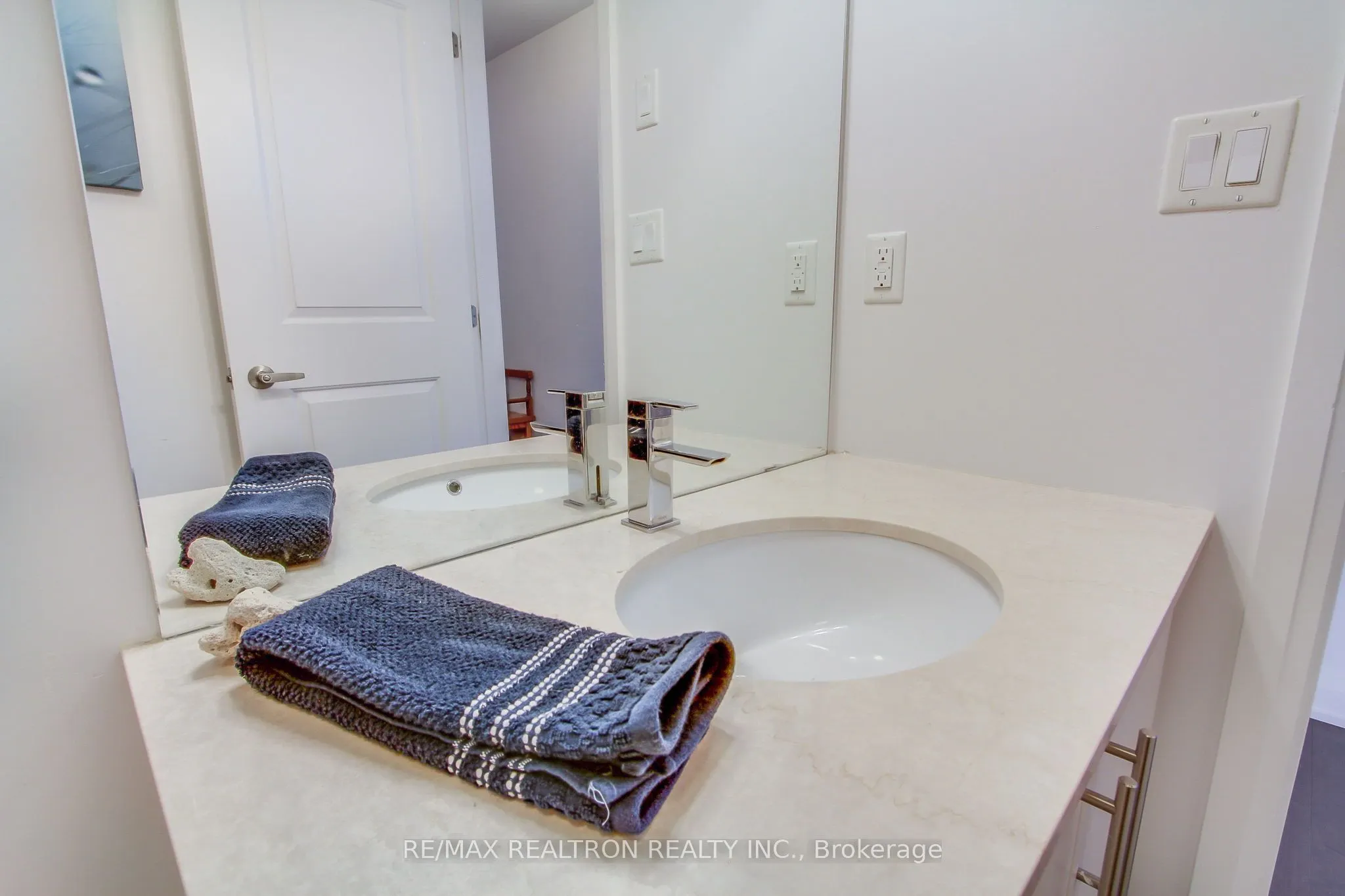 15277 Yonge Street, #506