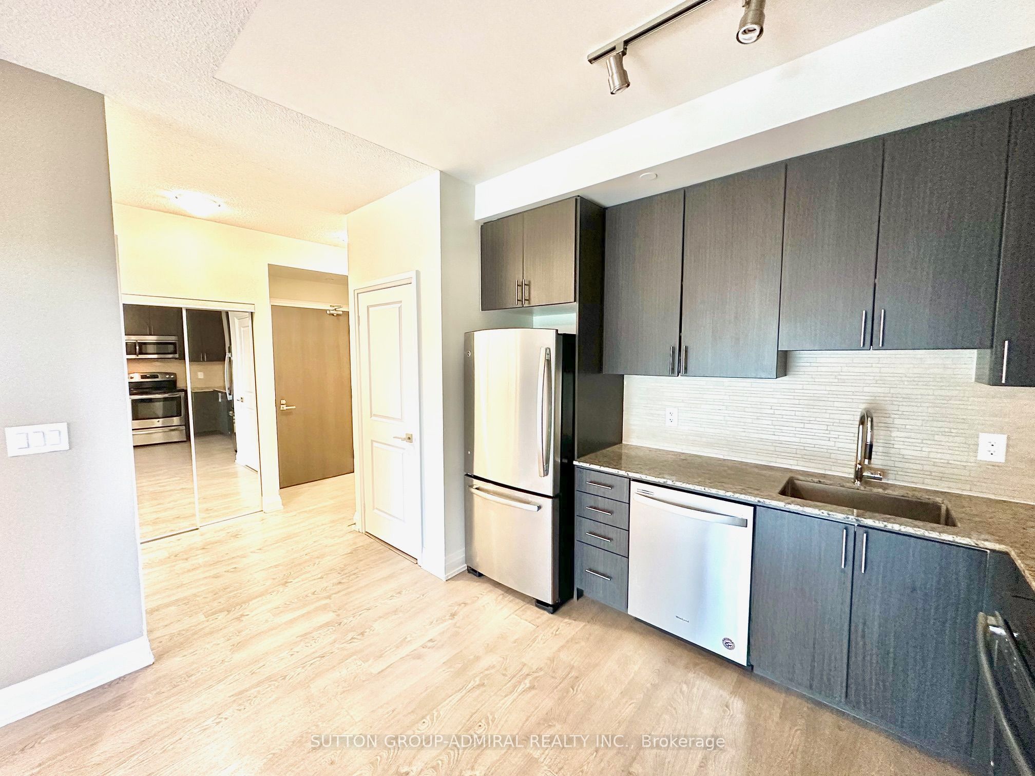 7171 Yonge Street, #1007