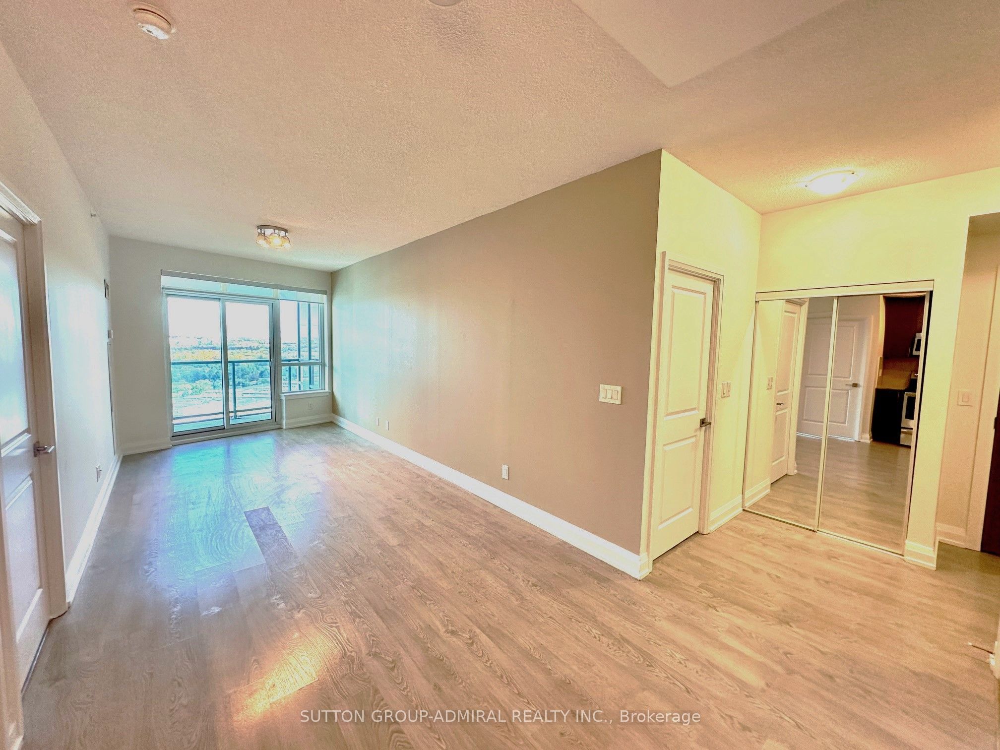 7171 Yonge Street, #1007