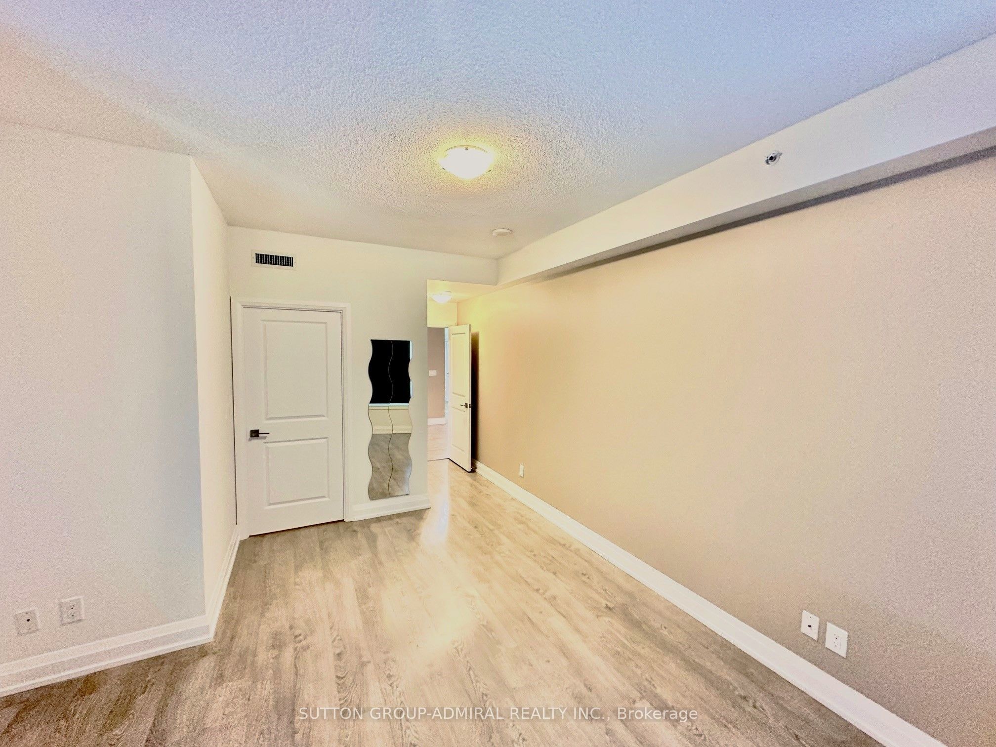 7171 Yonge Street, #1007