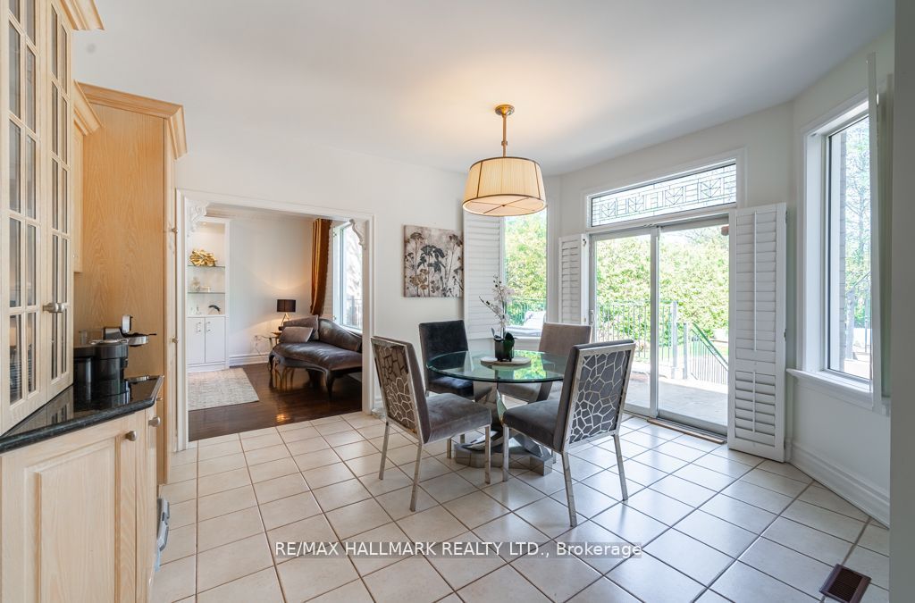 384 Kennedy Street W