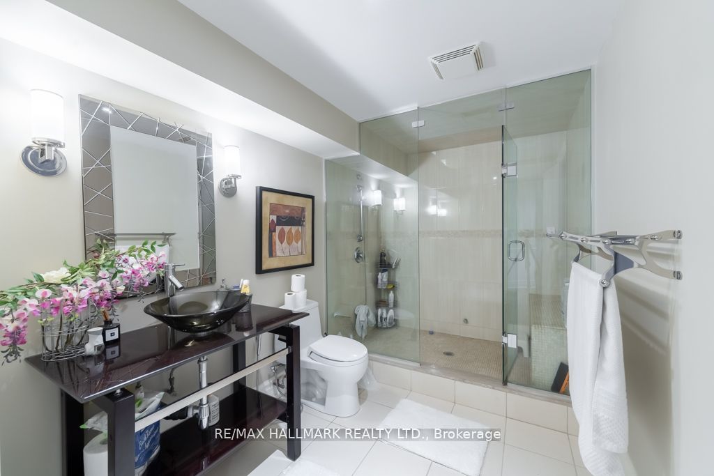 384 Kennedy Street W