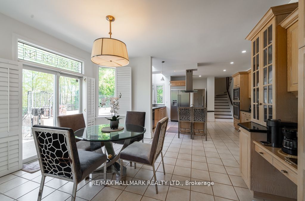 384 Kennedy Street W