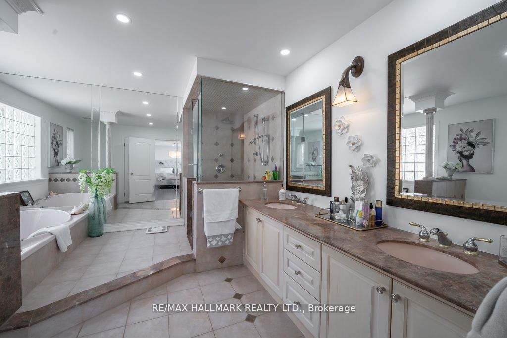 384 Kennedy Street W