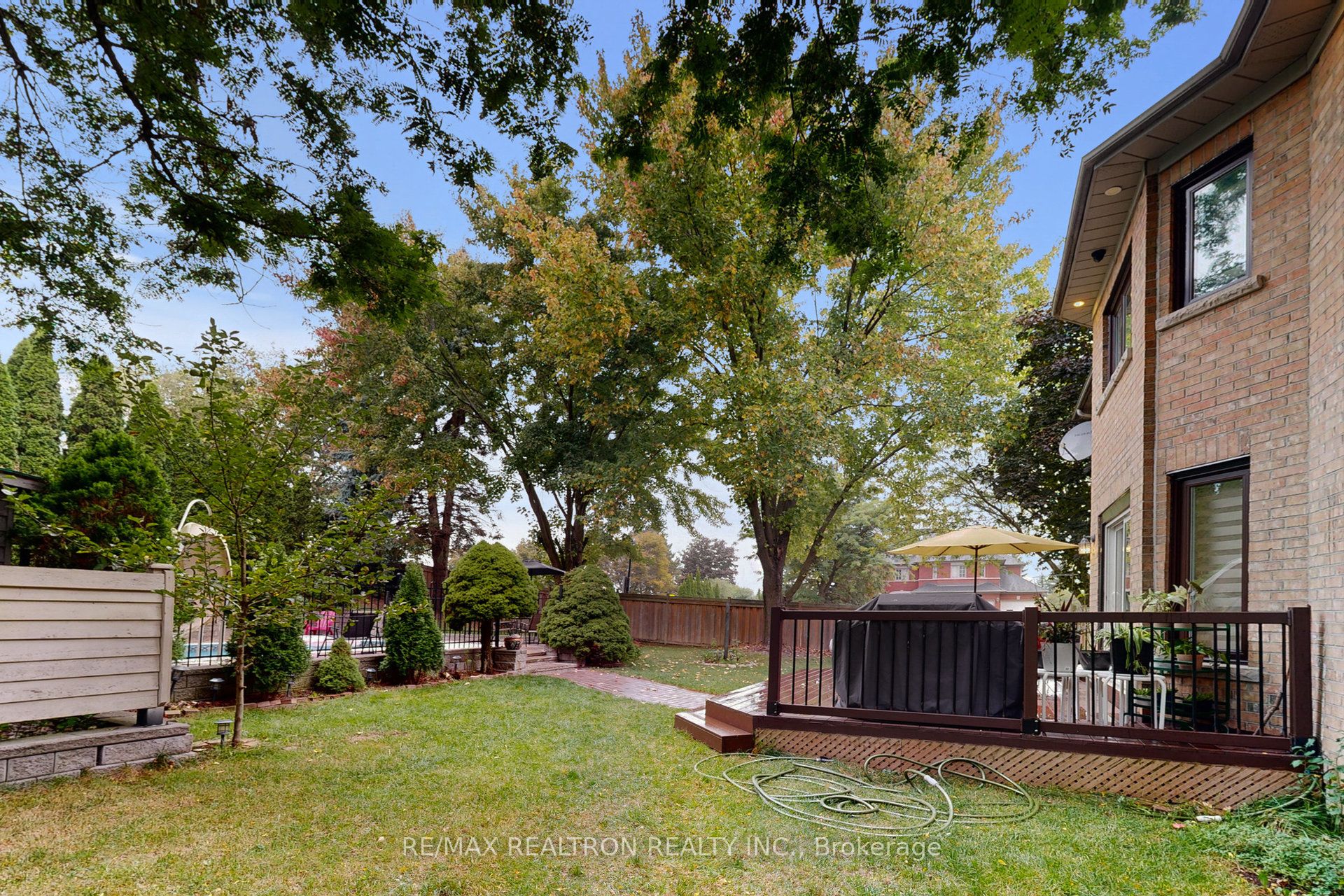 898 Stonehaven Avenue