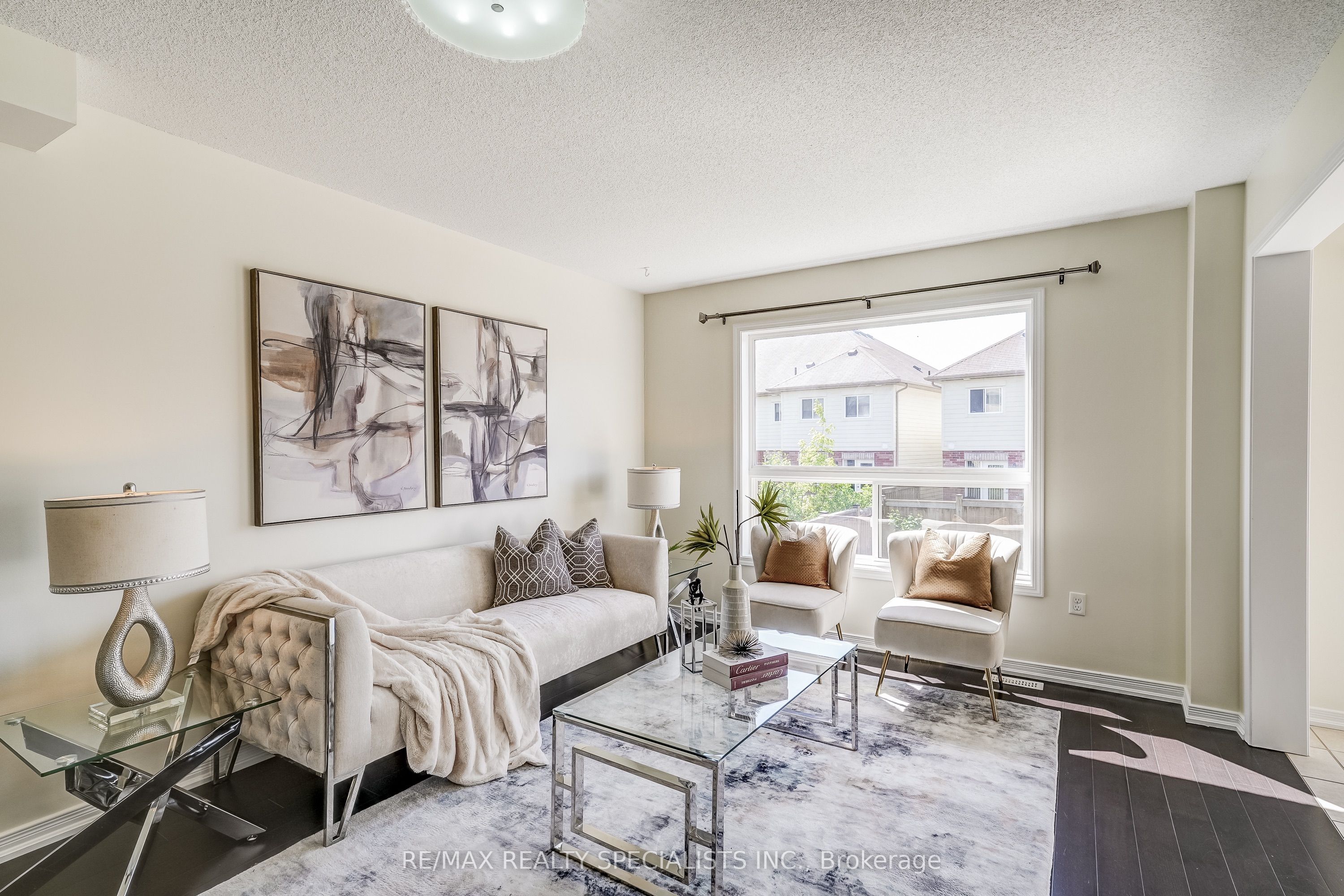 90 FERRAGINE Crescent
