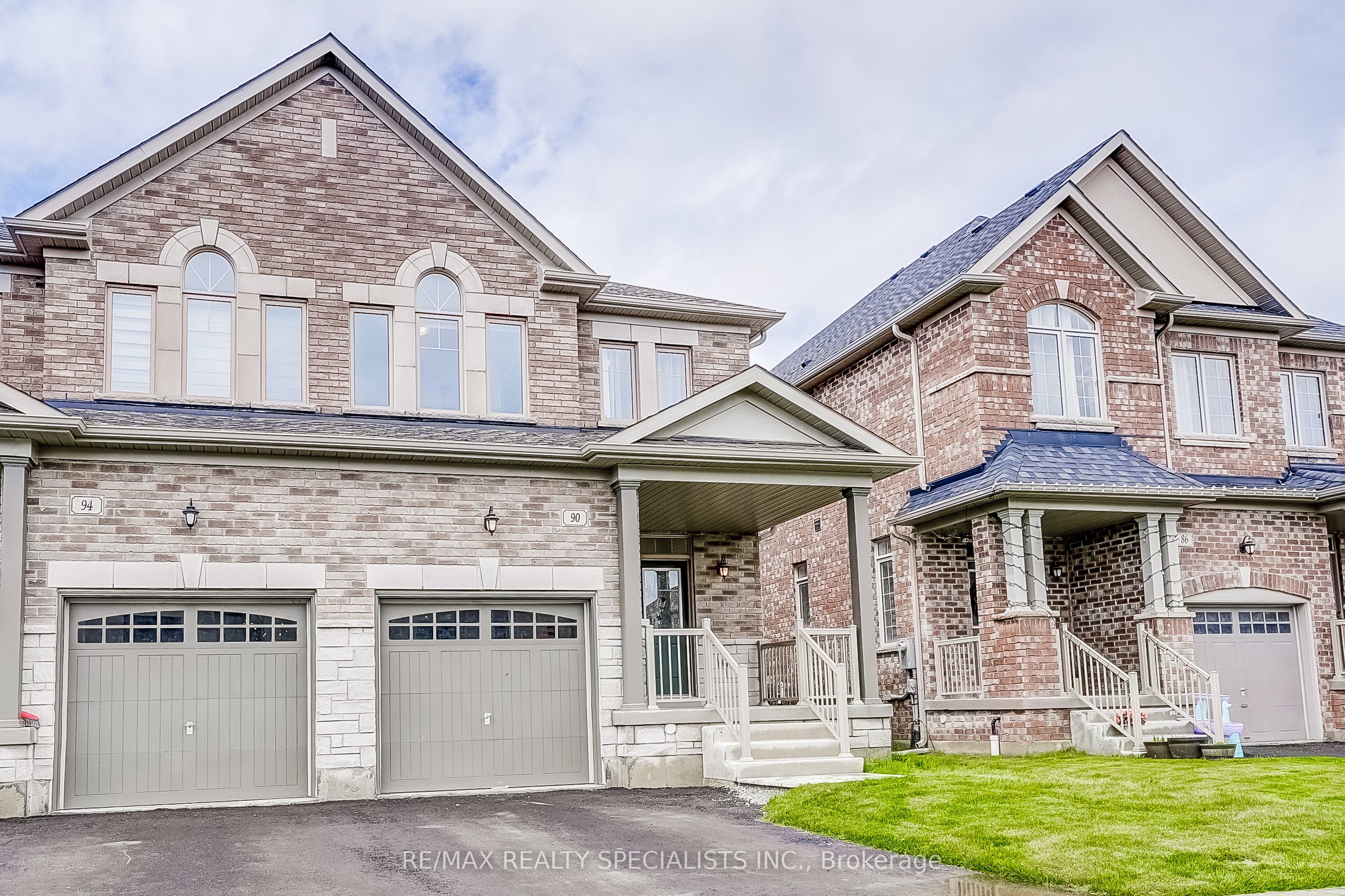 90 FERRAGINE Crescent