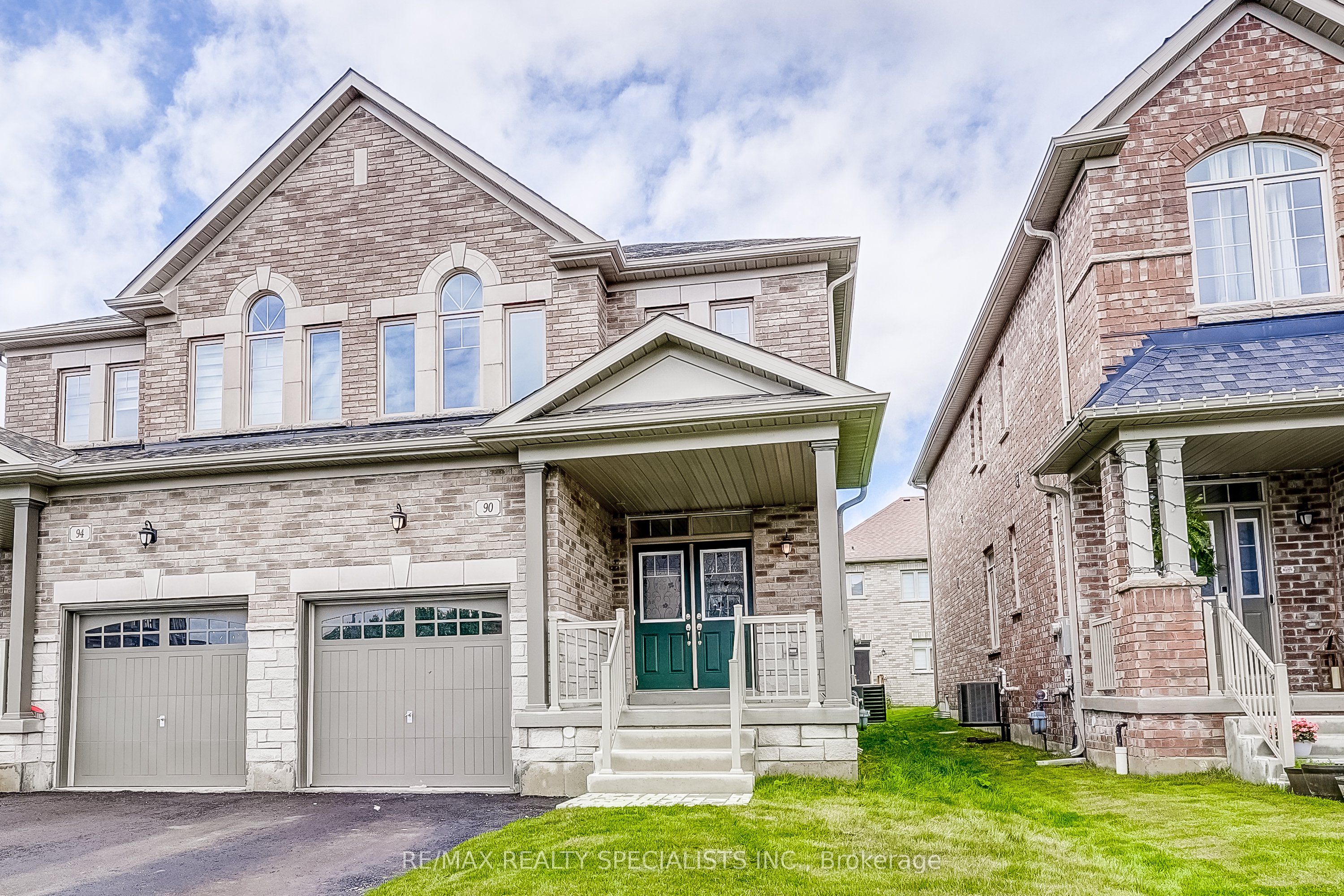 90 FERRAGINE Crescent