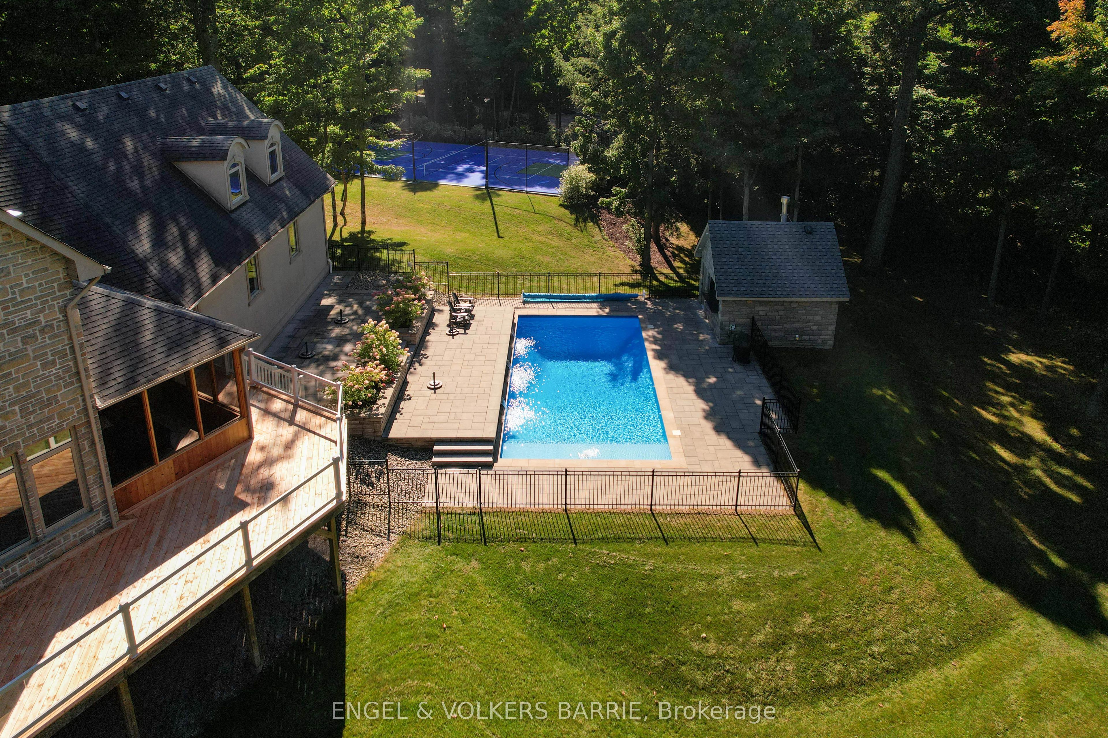 1220 Shoreview Drive