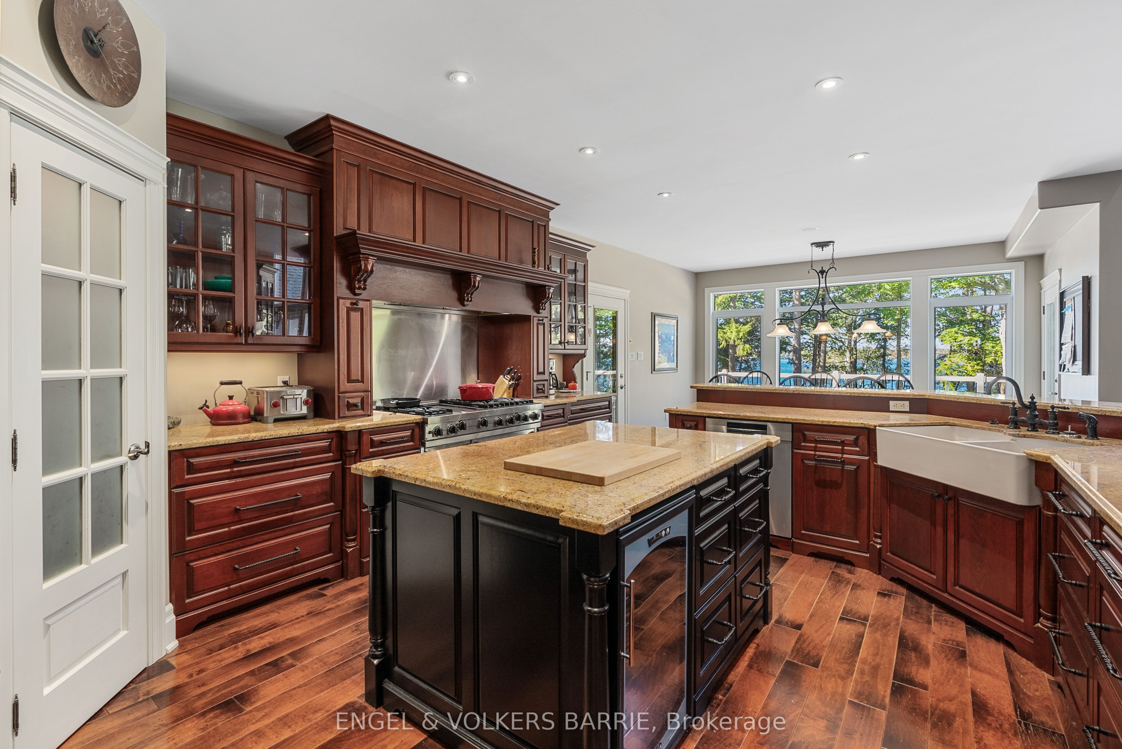 1220 Shoreview Drive