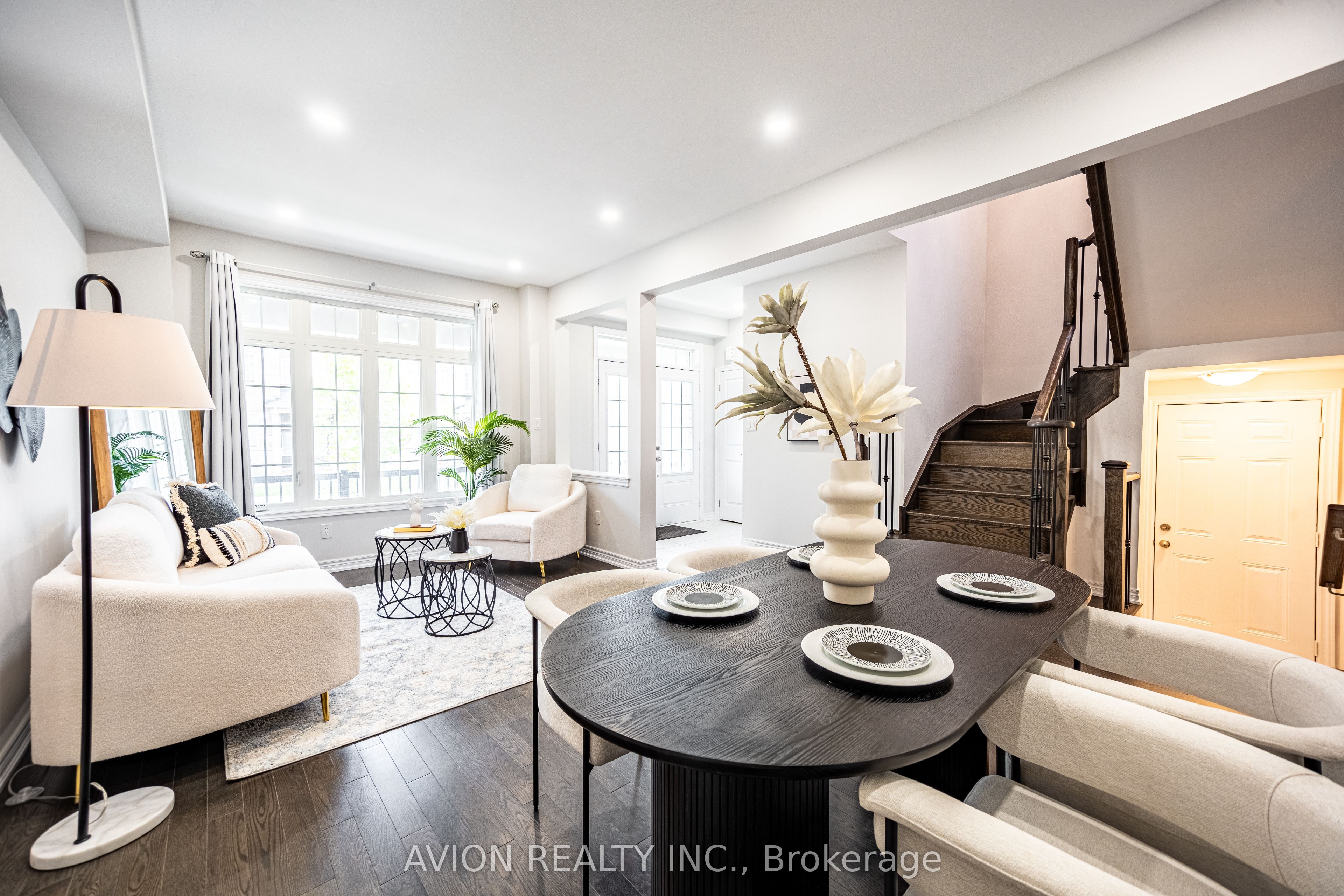 538 White's Hill Avenue