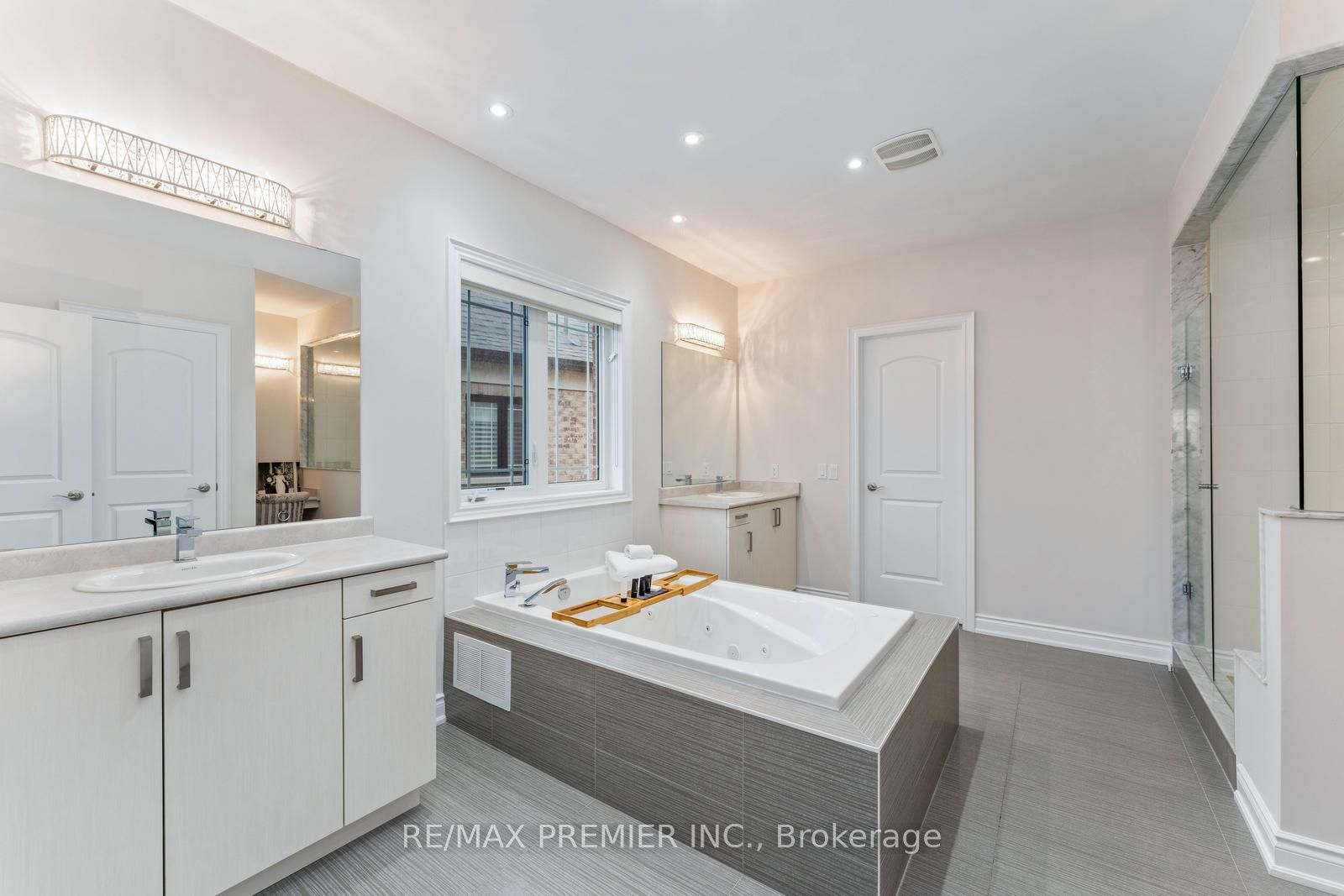91 Woodgate Pines Drive