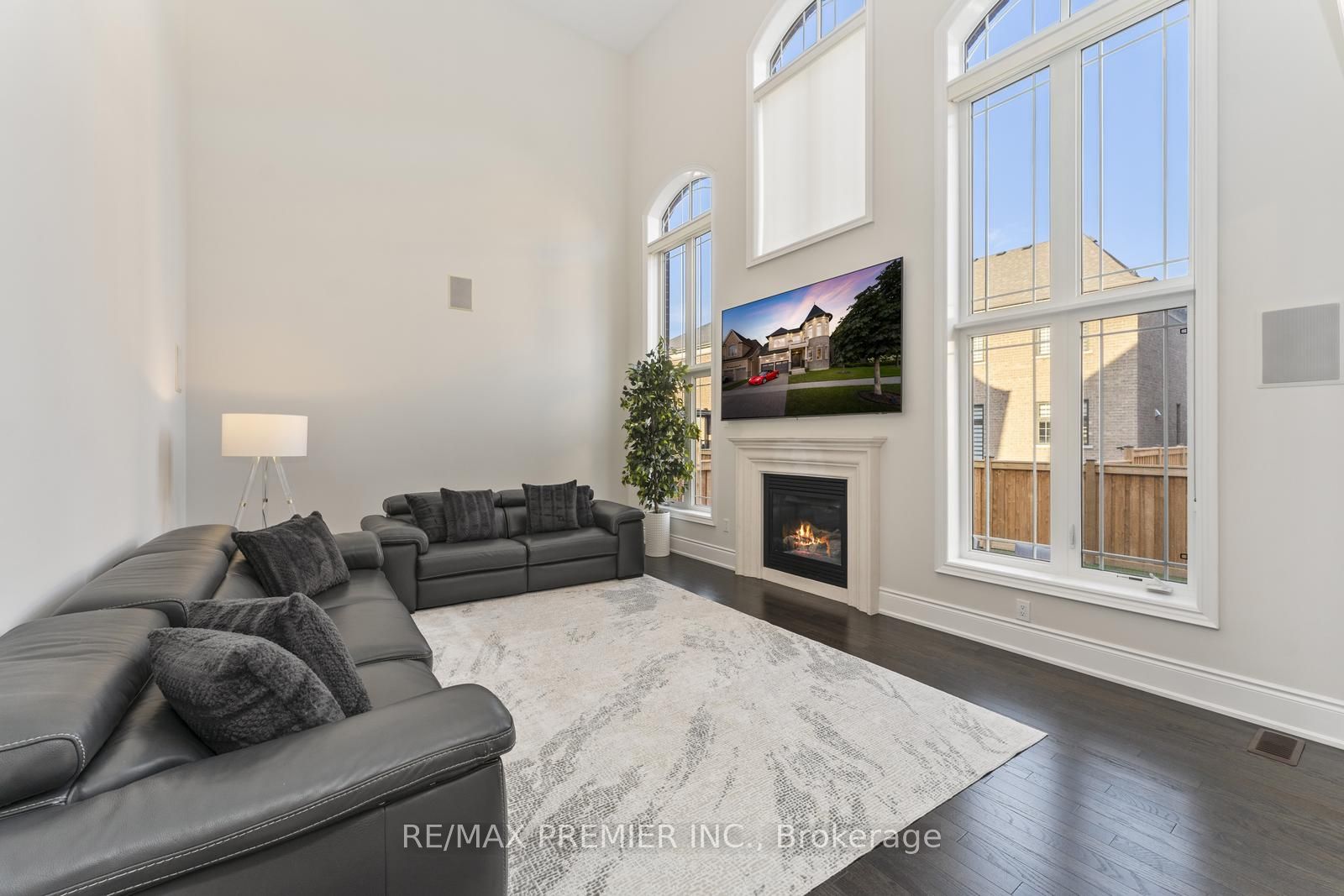 91 Woodgate Pines Drive