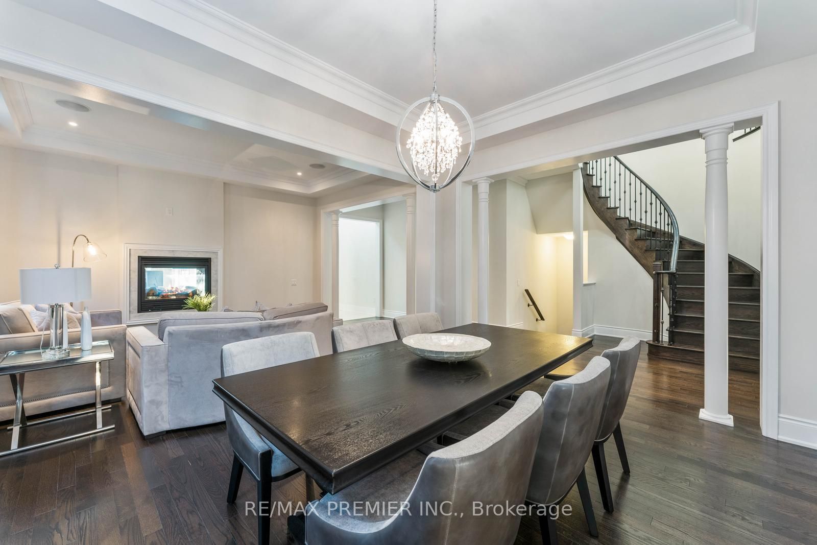 91 Woodgate Pines Drive