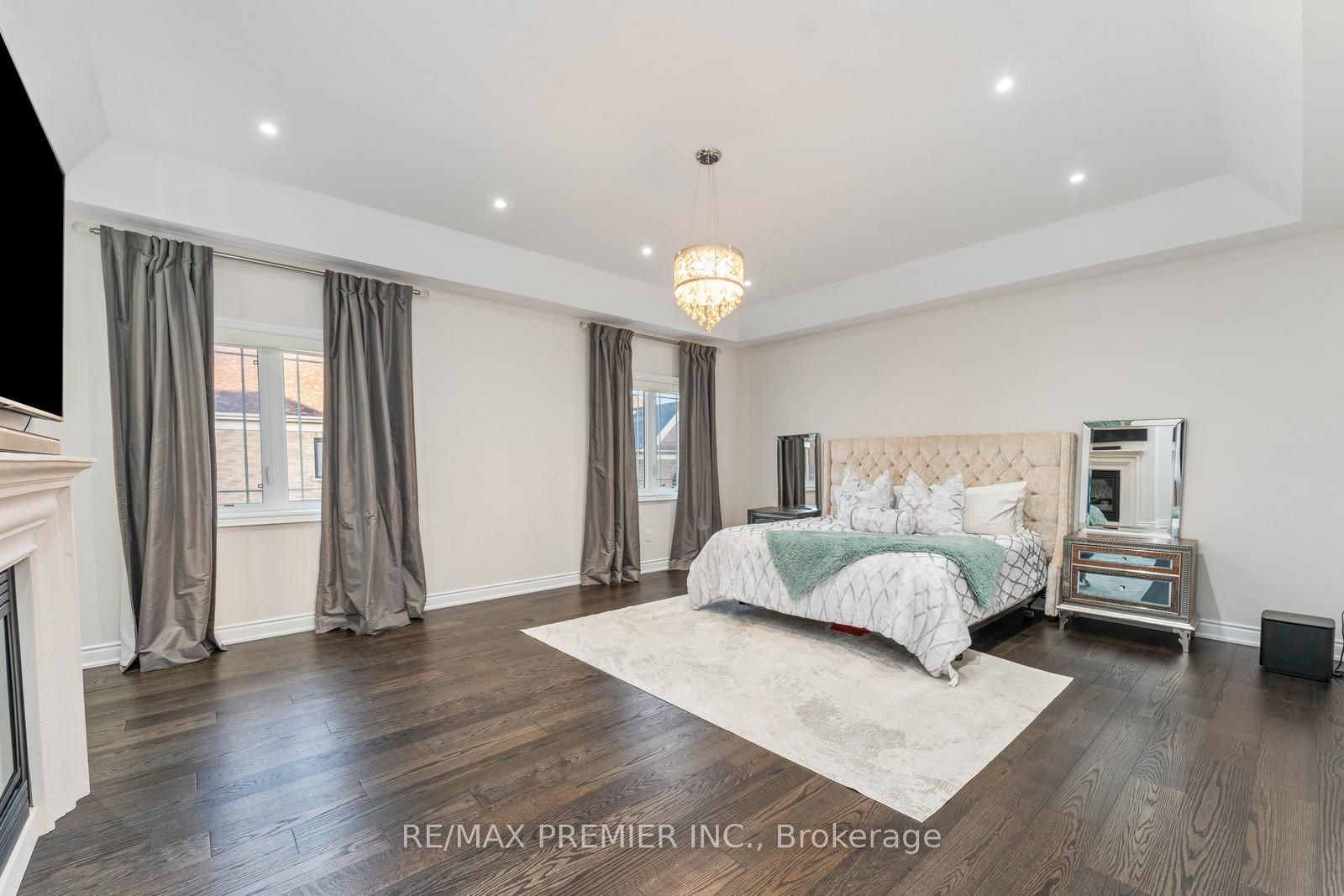 91 Woodgate Pines Drive