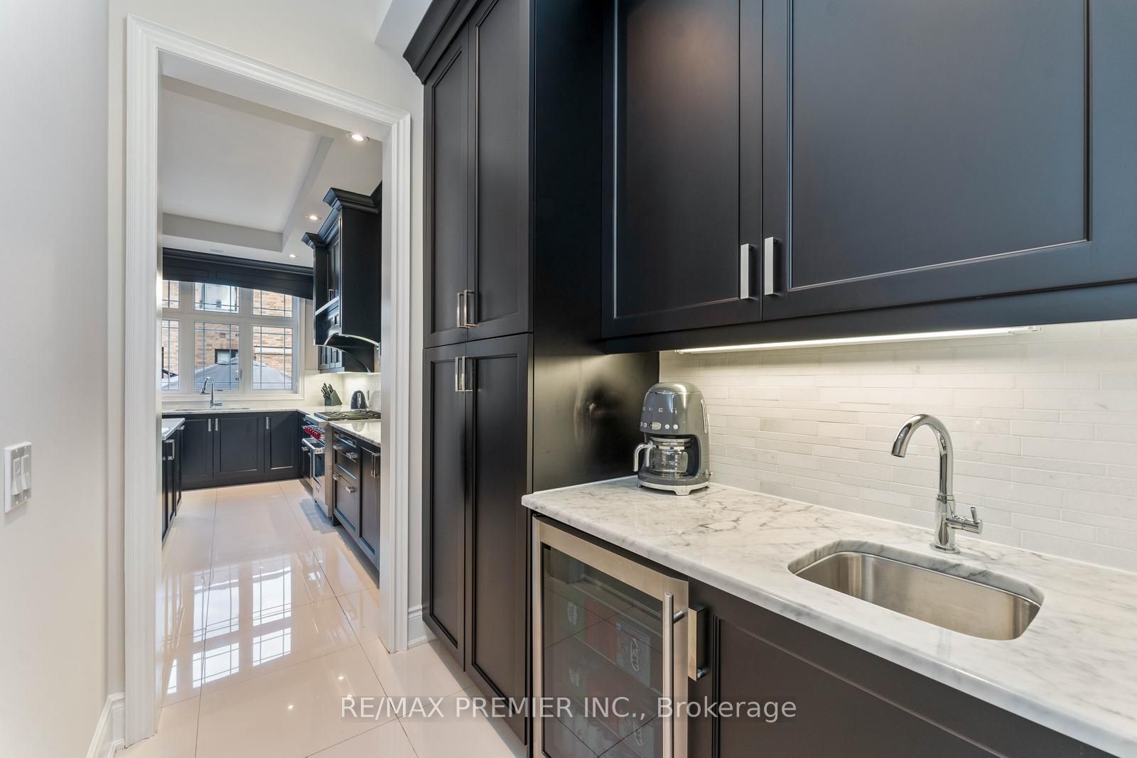91 Woodgate Pines Drive
