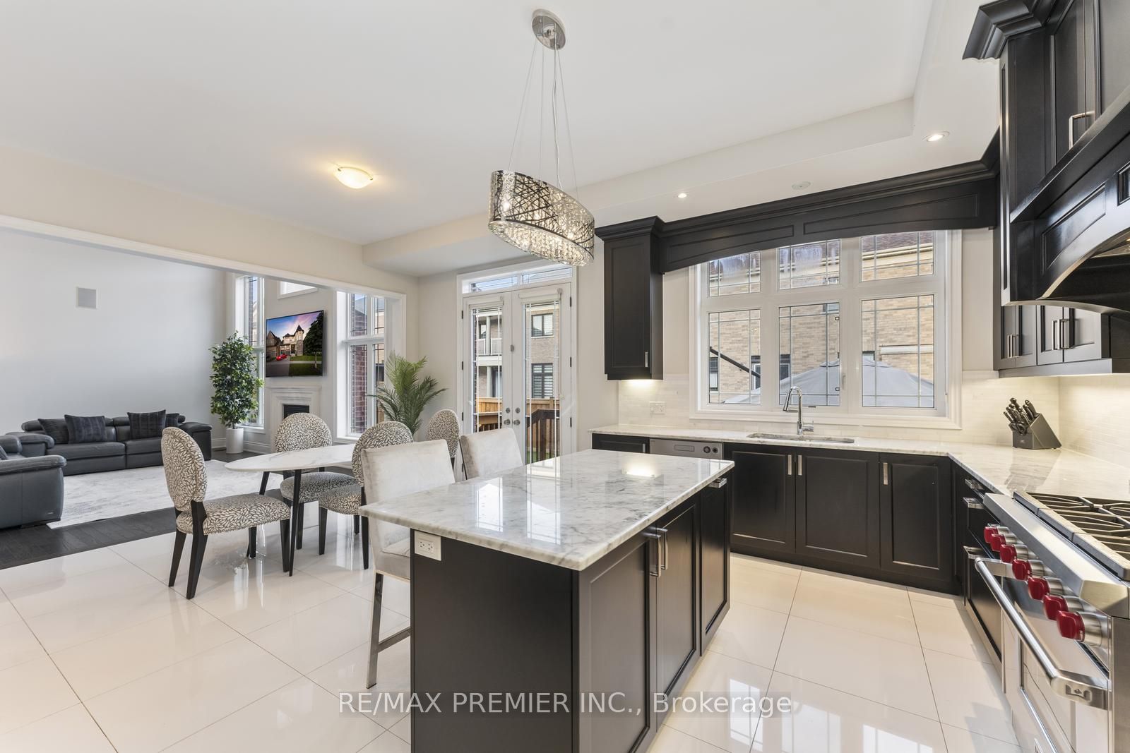 91 Woodgate Pines Drive