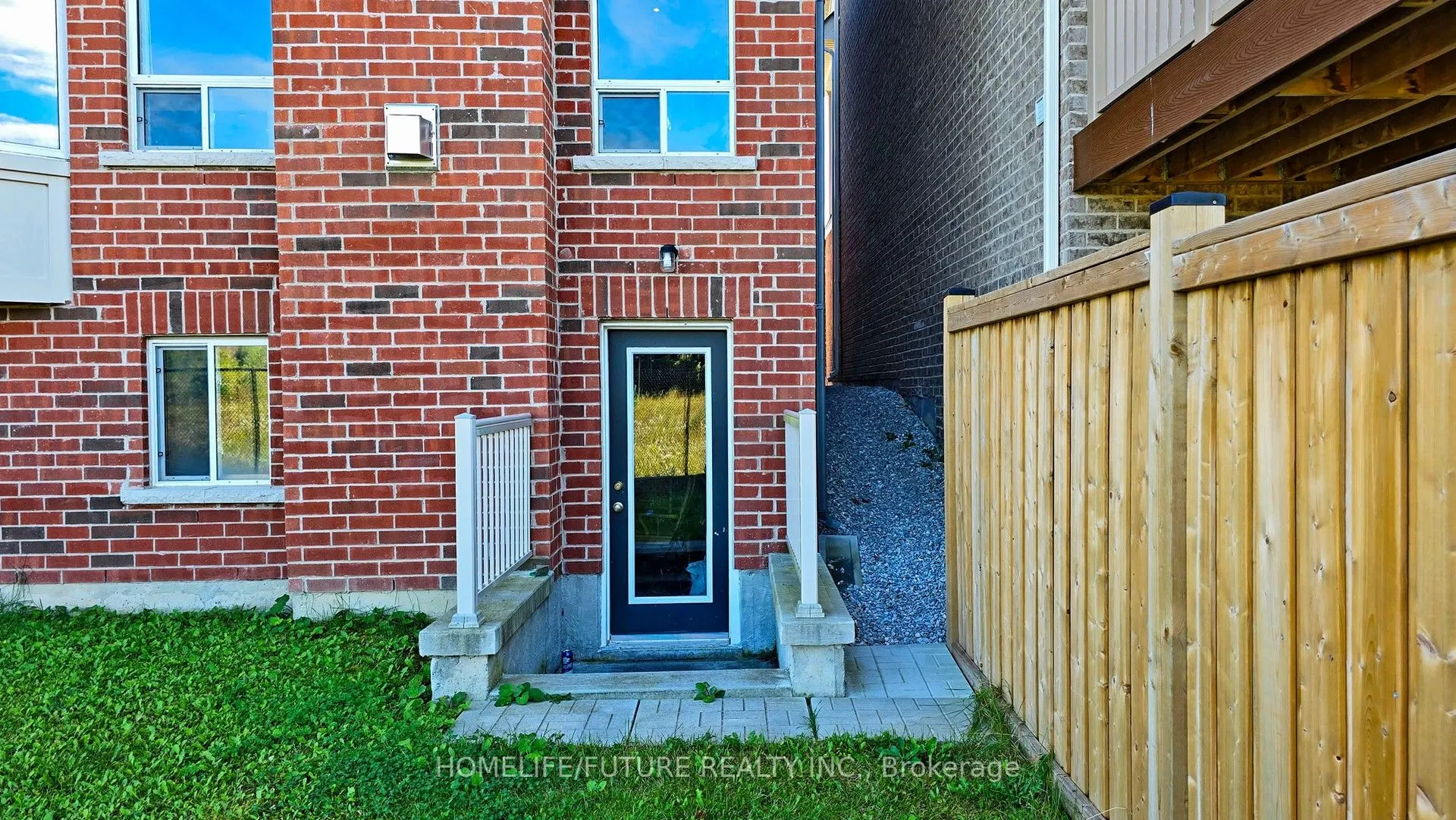 77 Pierce Place