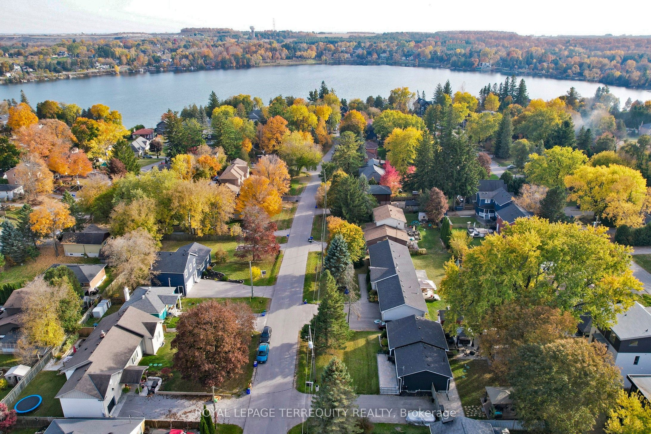 36 Elmvale Boulevard