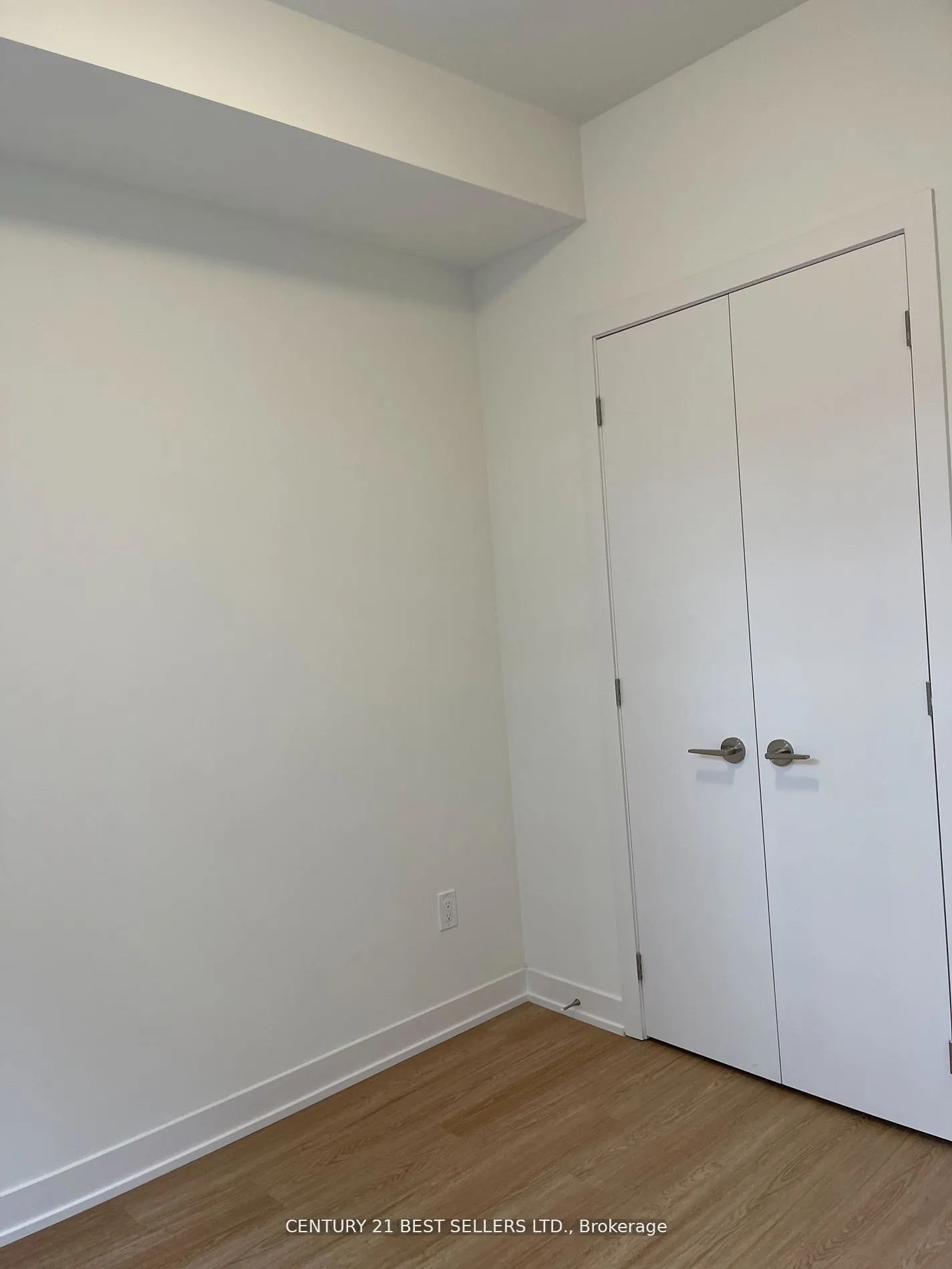 8 David Eyer Road #1221