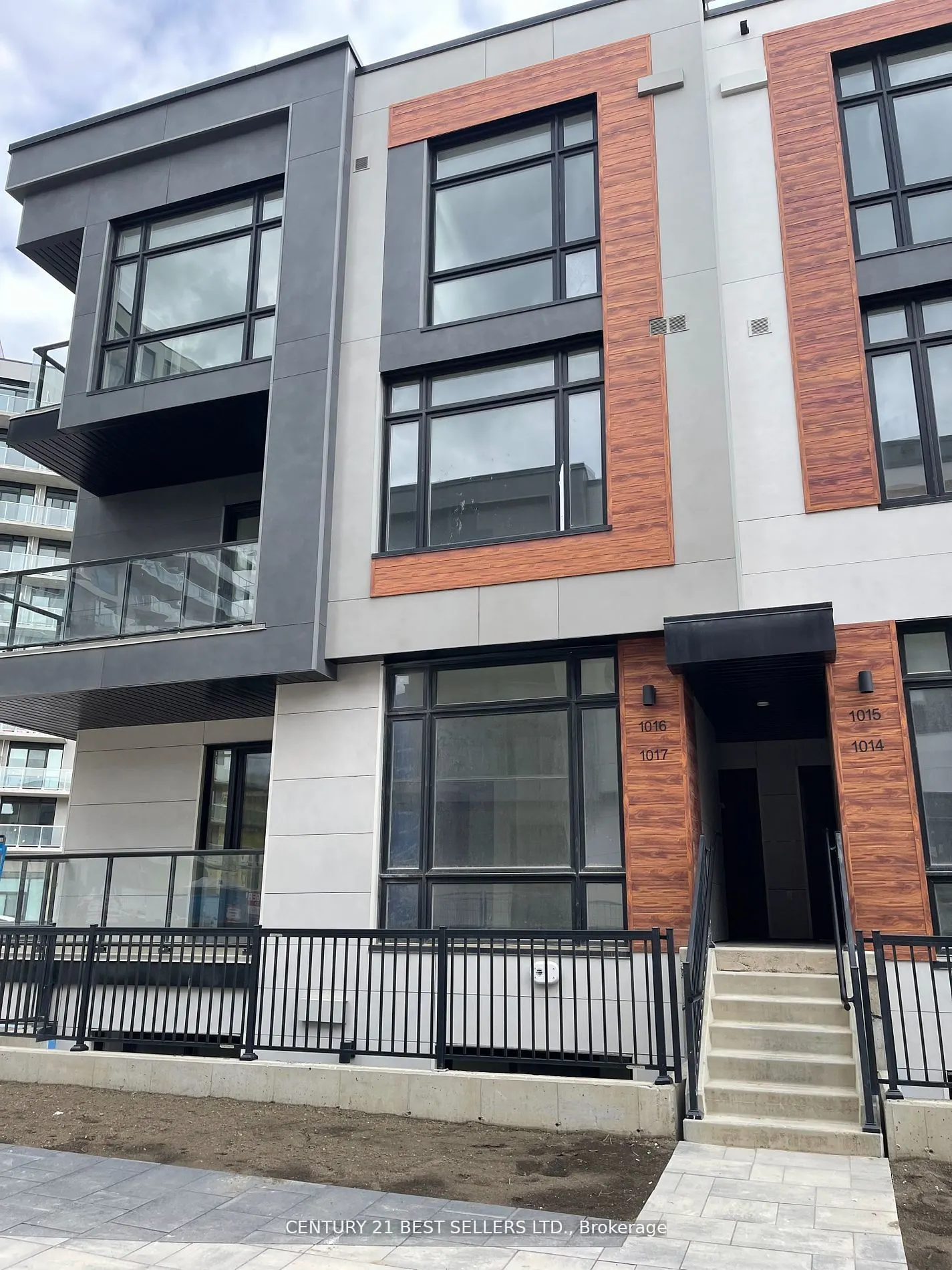 8 David Eyer Road #1221