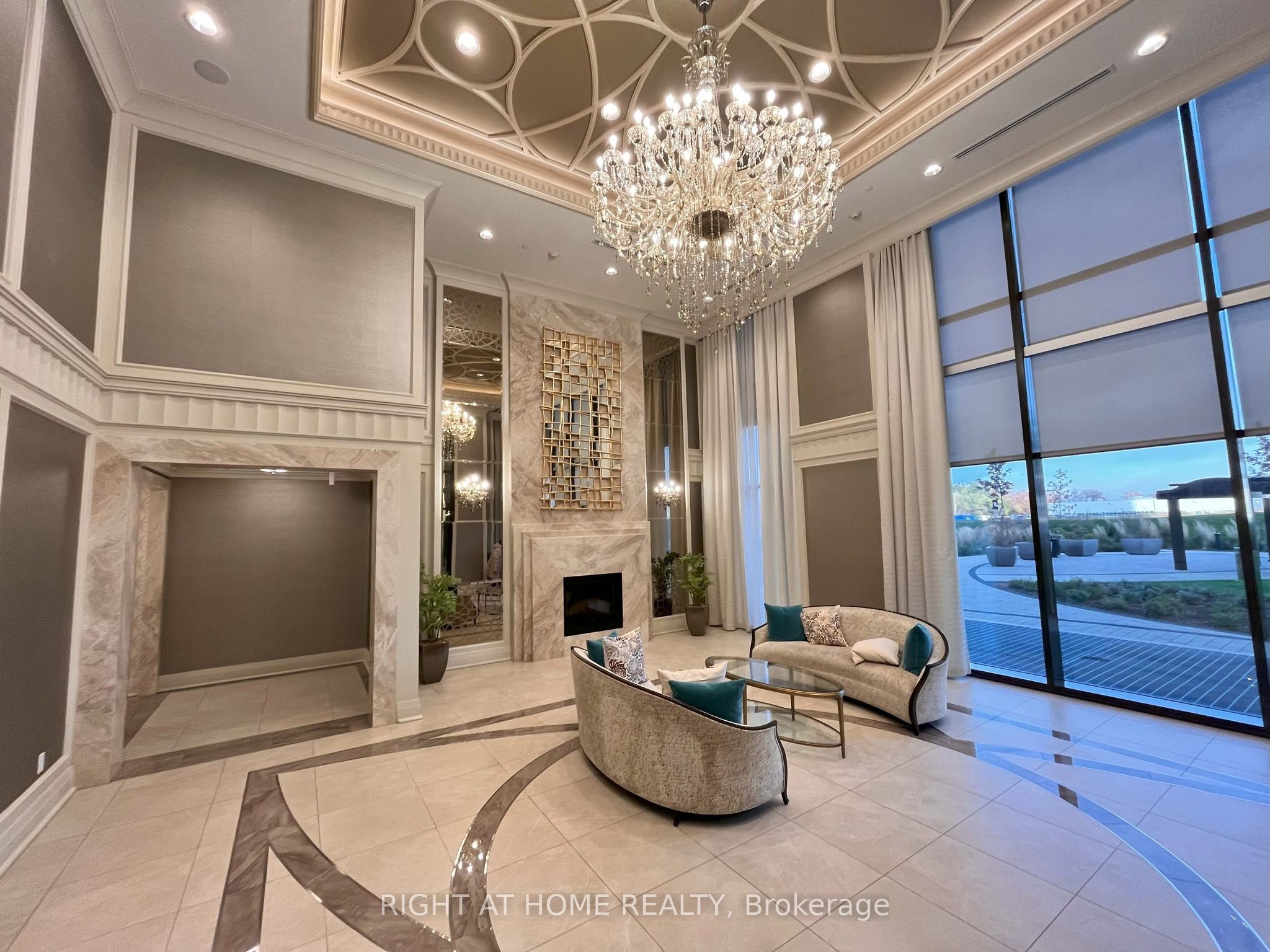 9085 Jane Street #811