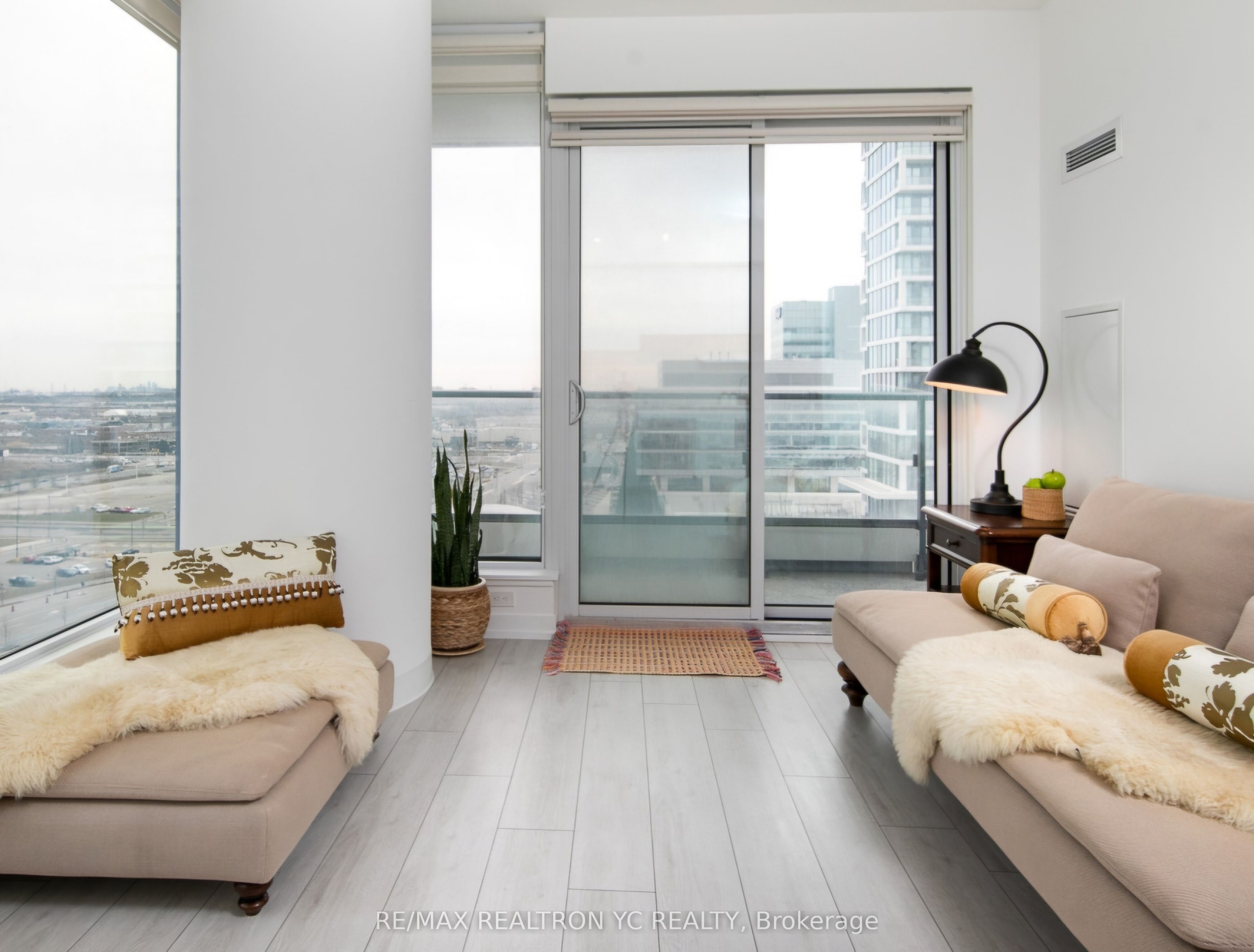 898 Portage Parkway #1503