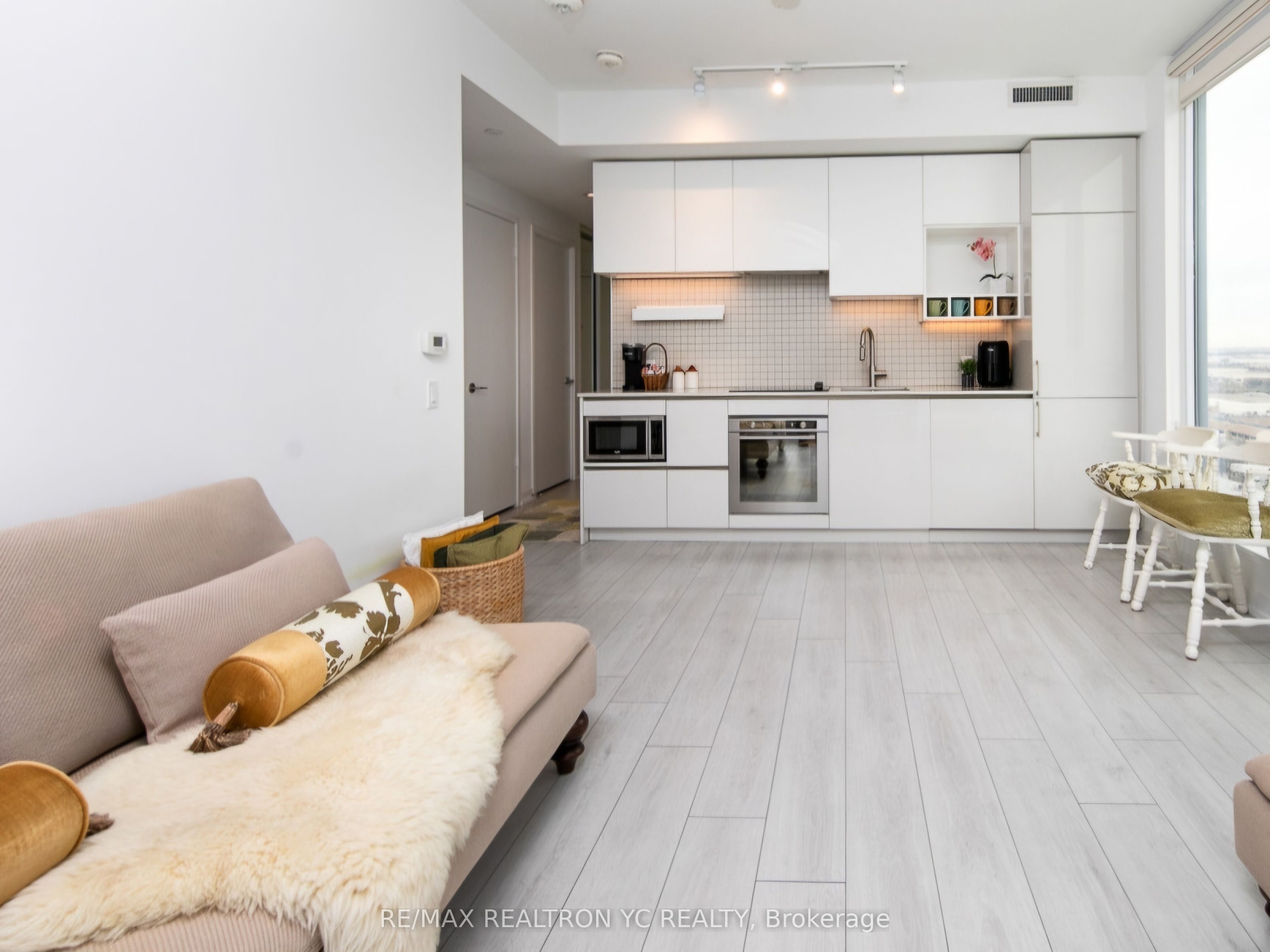 898 Portage Parkway #1503