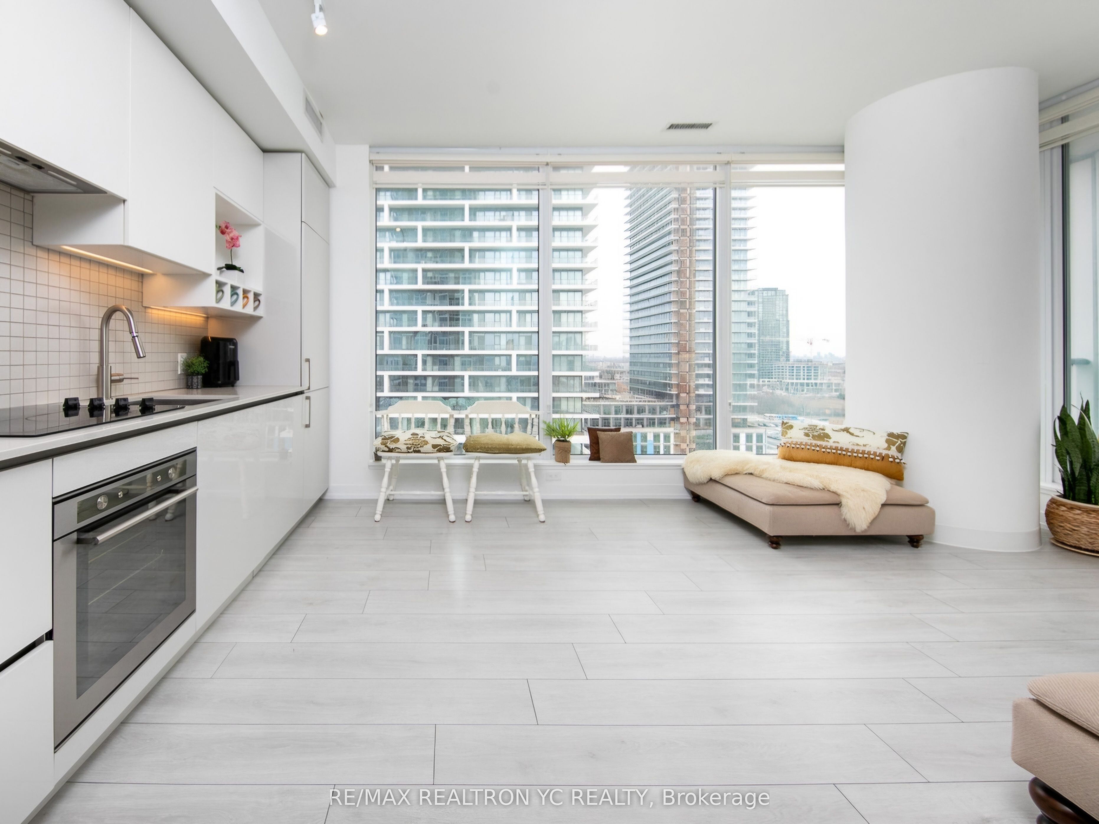 898 Portage Parkway #1503