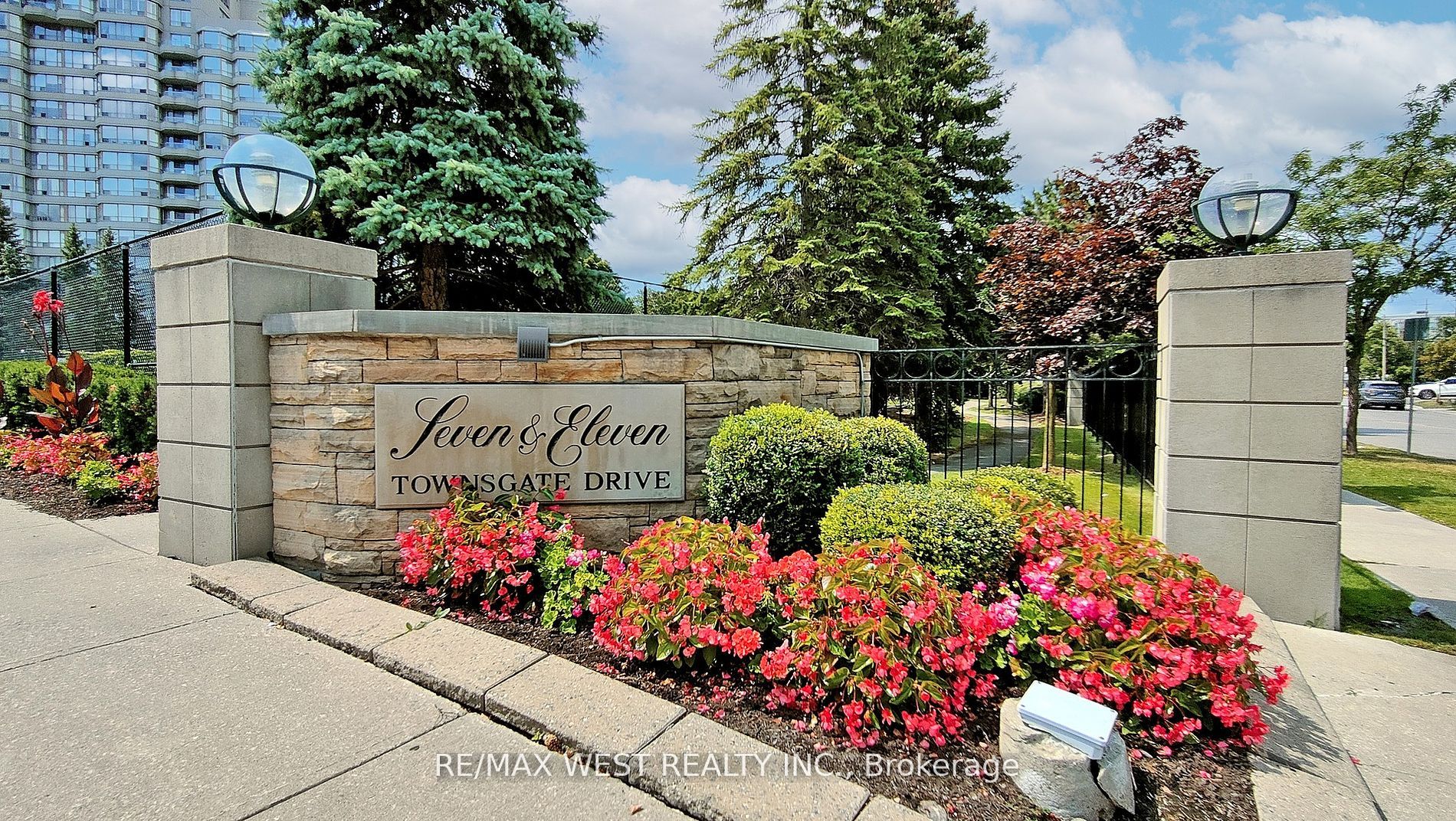 7 Townsgate Drive #1408