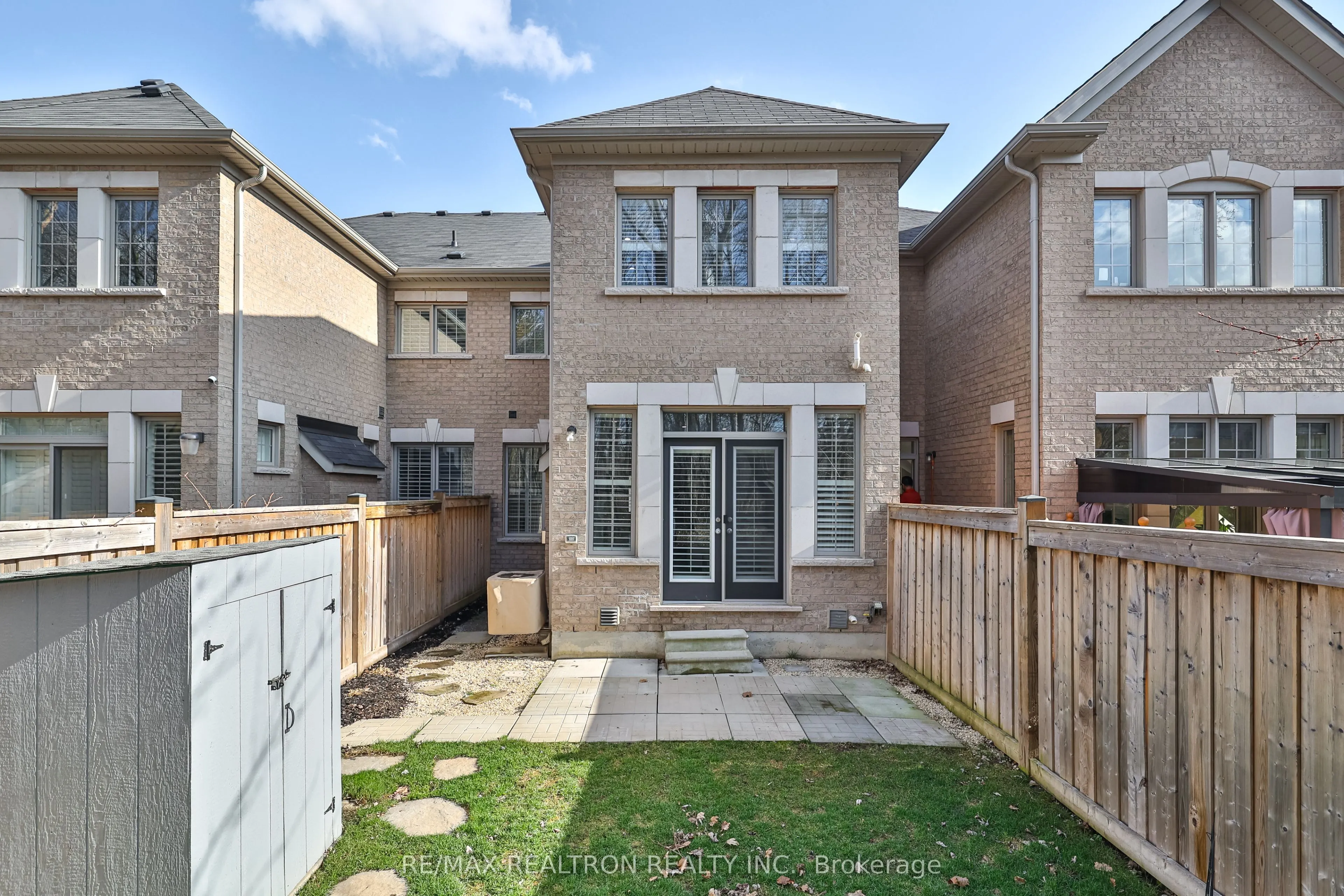 64 Paper Mills Crescent