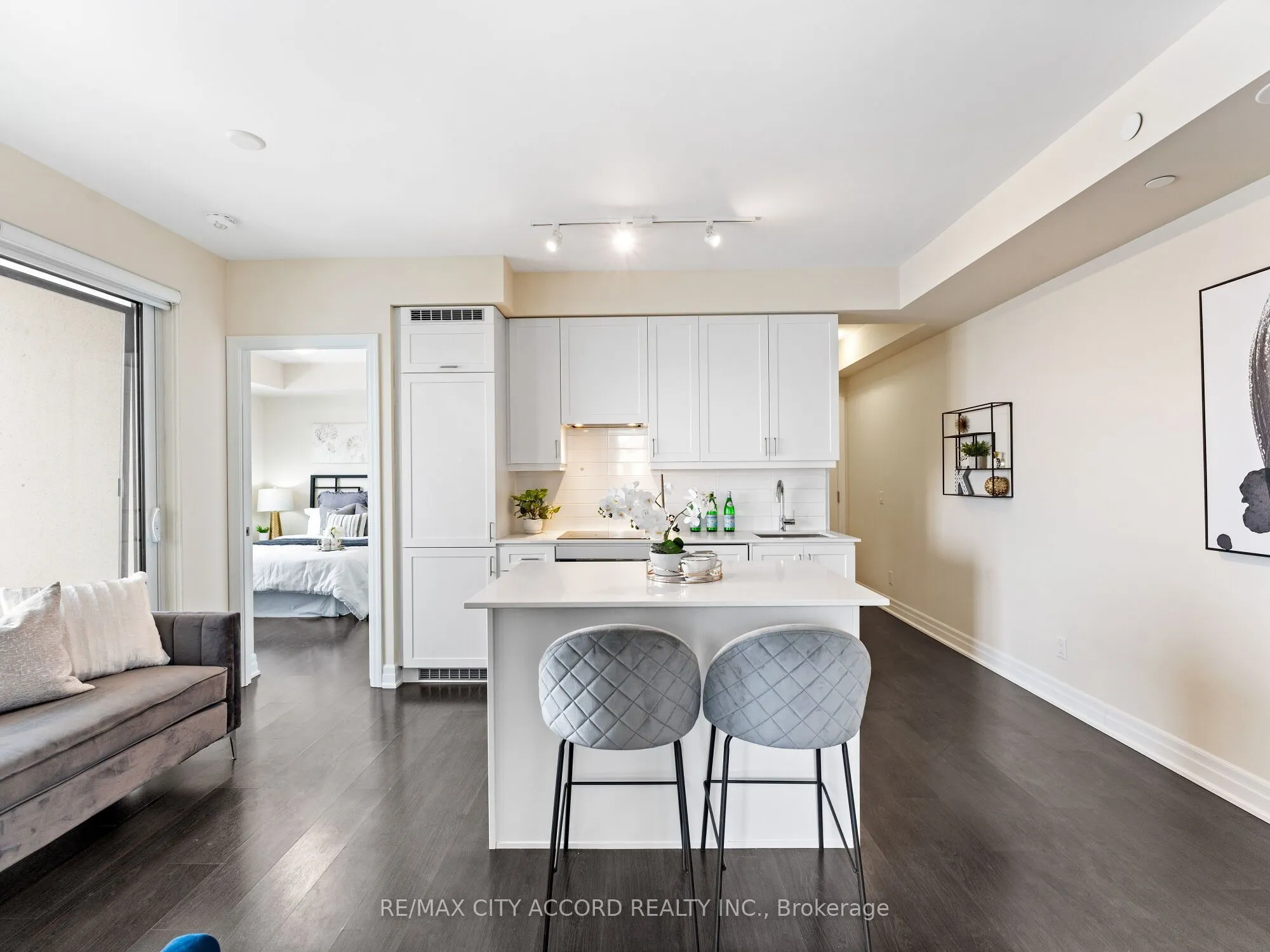 9085 Jane Street, #1709