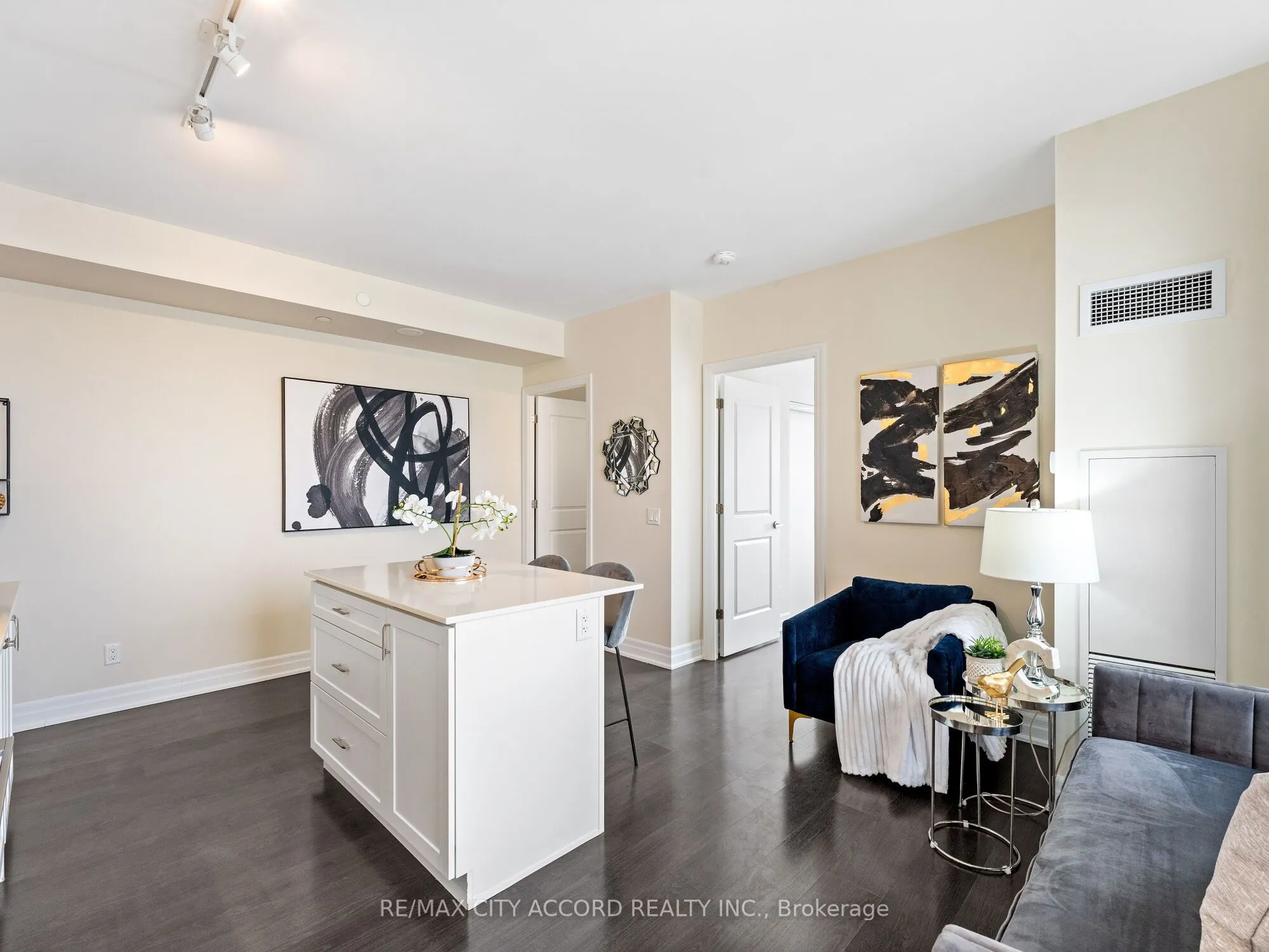 9085 Jane Street, #1709