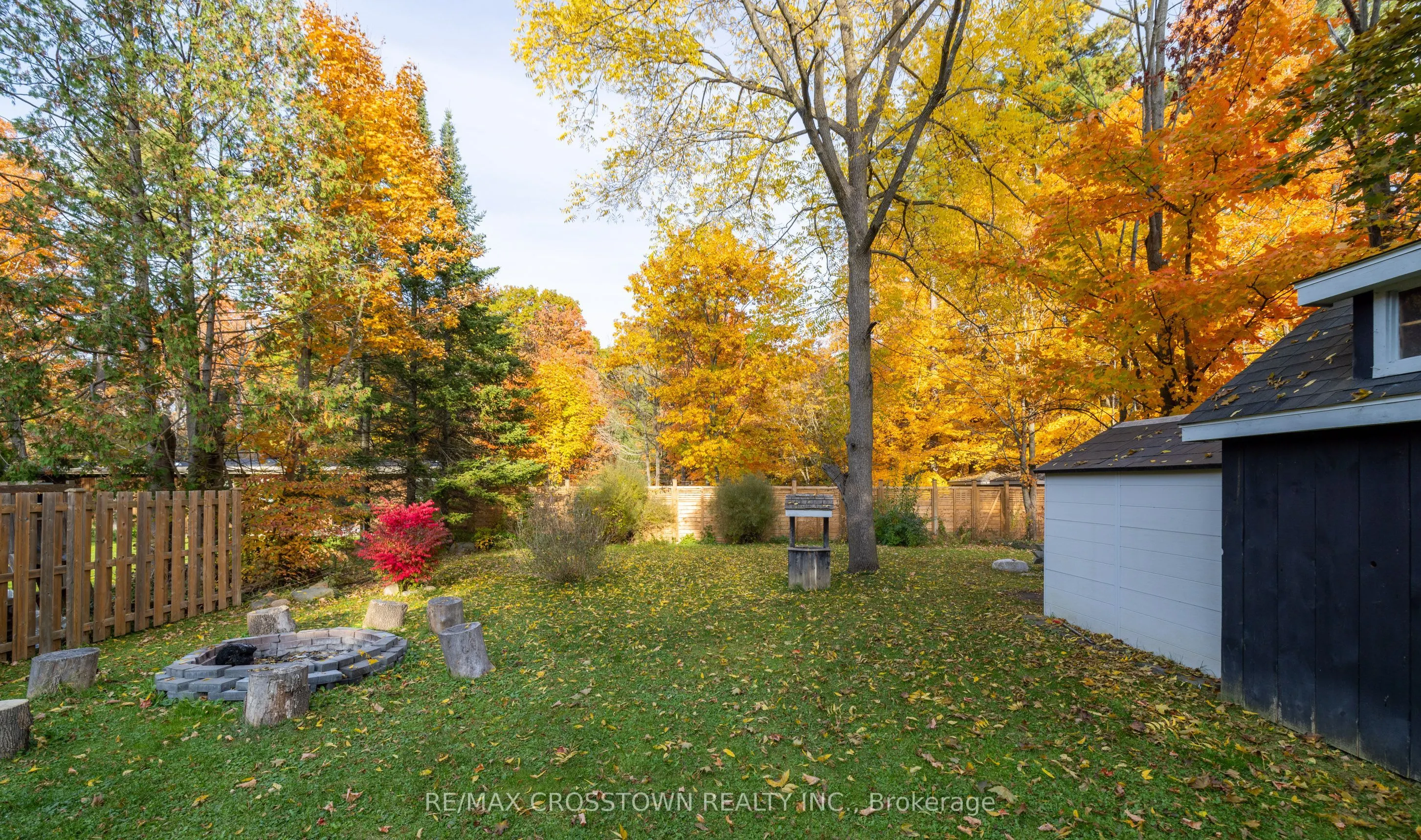 47 Lakeshore Road W