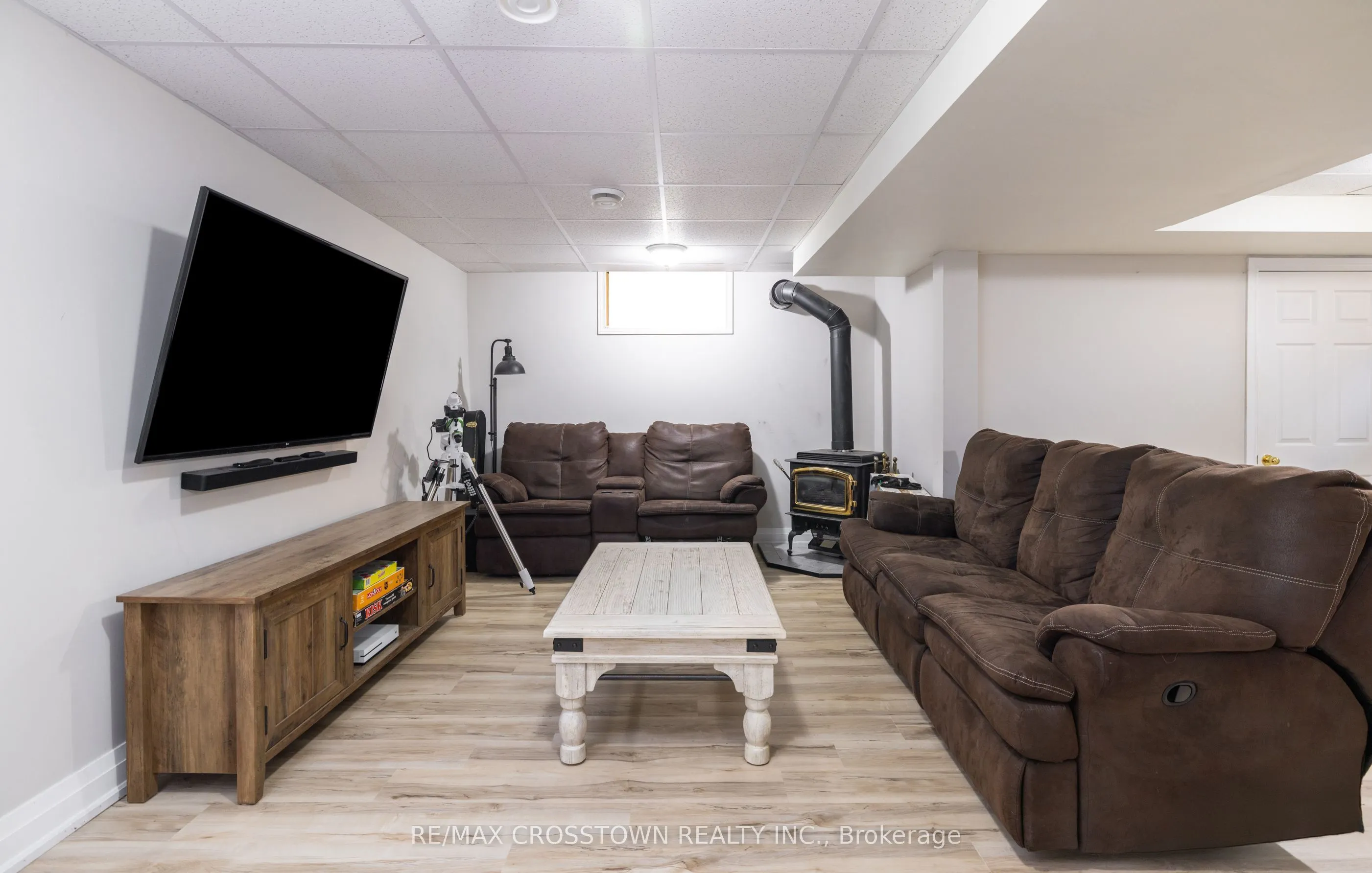 47 Lakeshore Road W