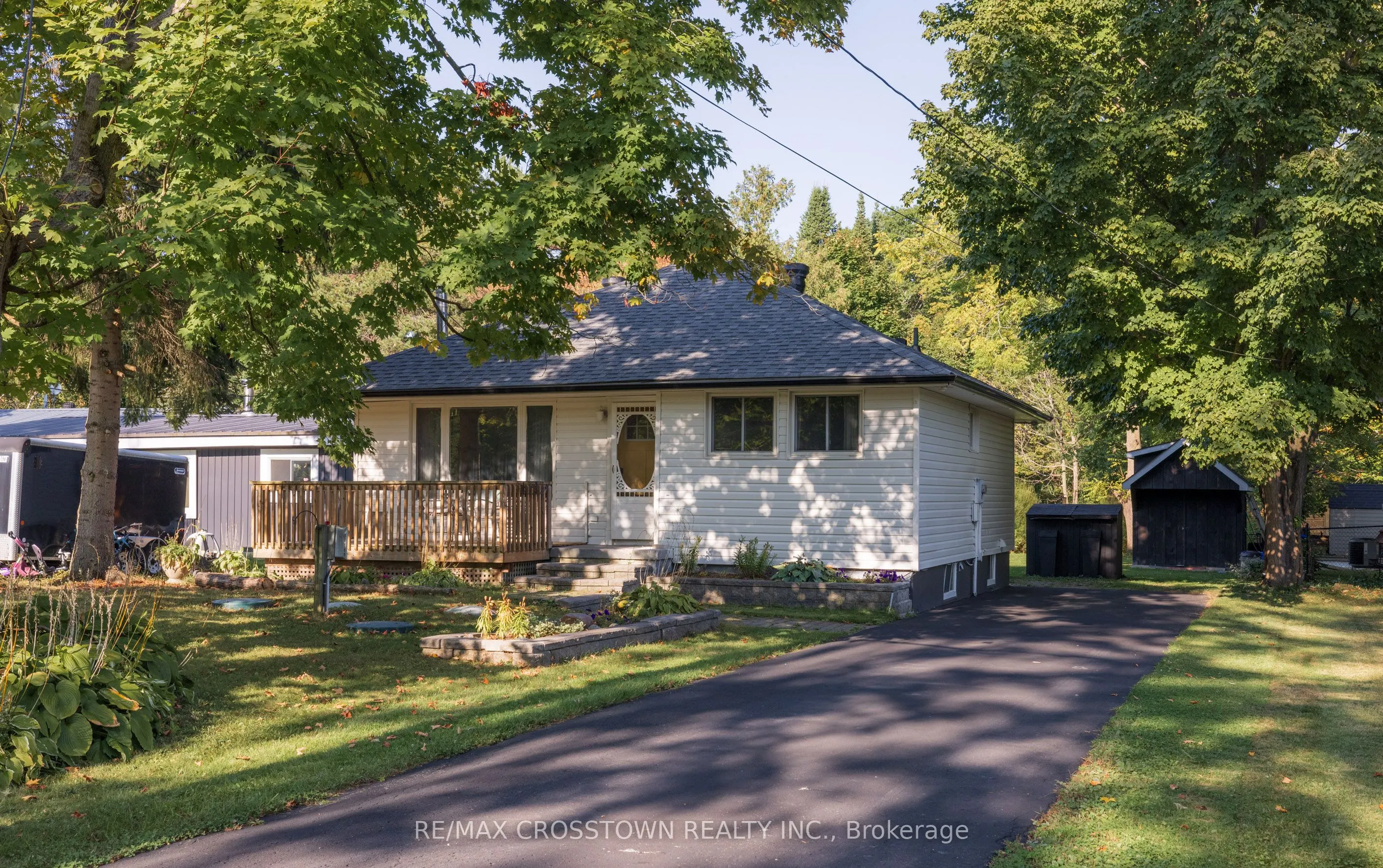 47 Lakeshore Road W