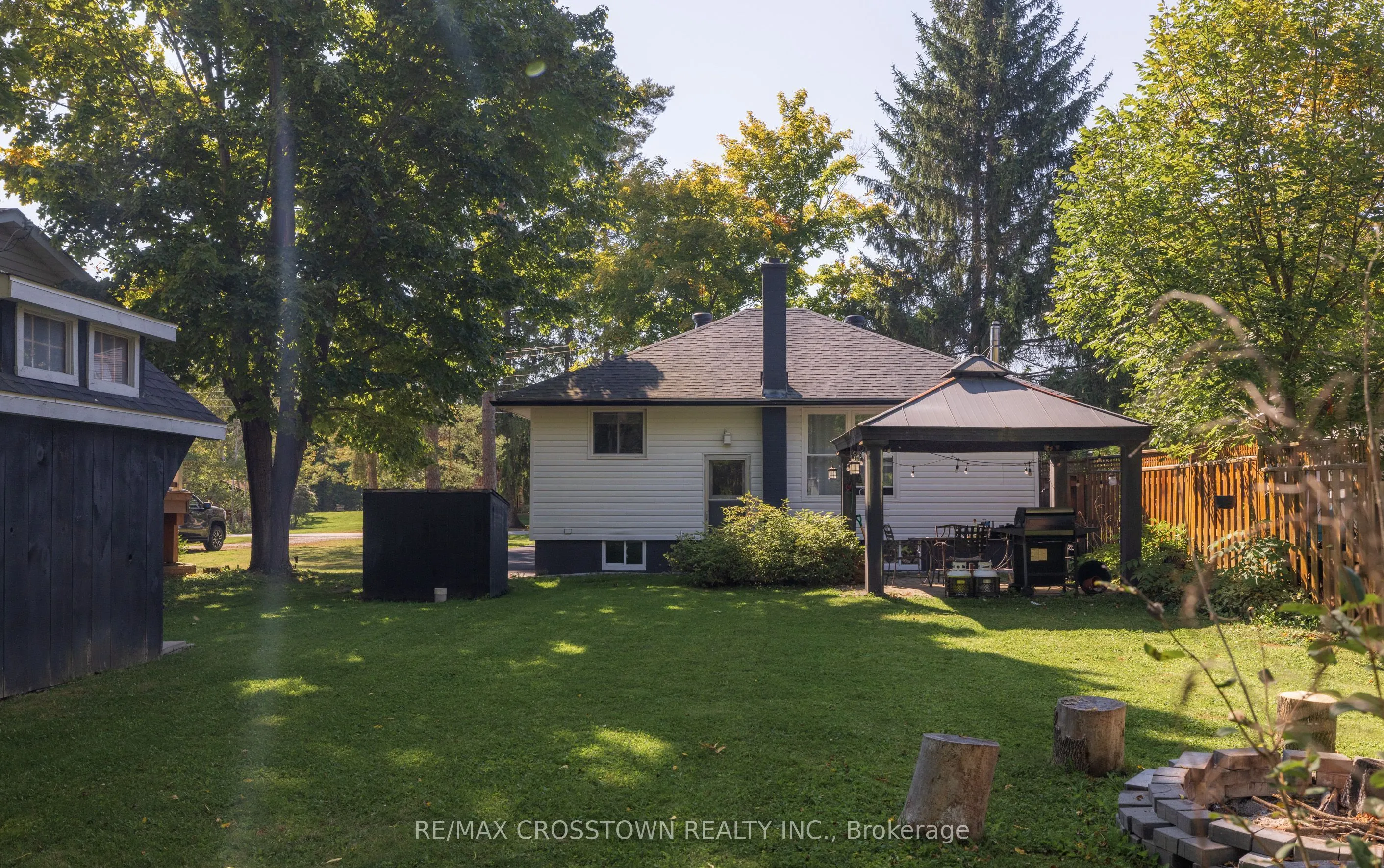 47 Lakeshore Road W