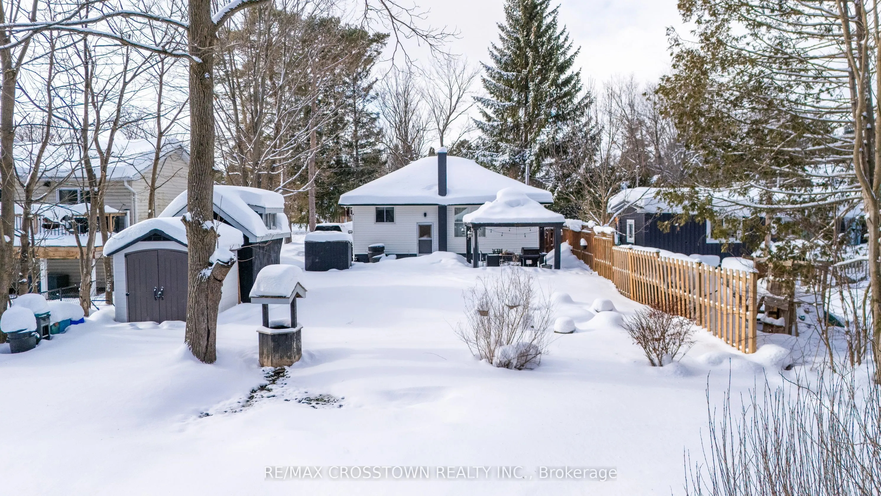 47 Lakeshore Road W