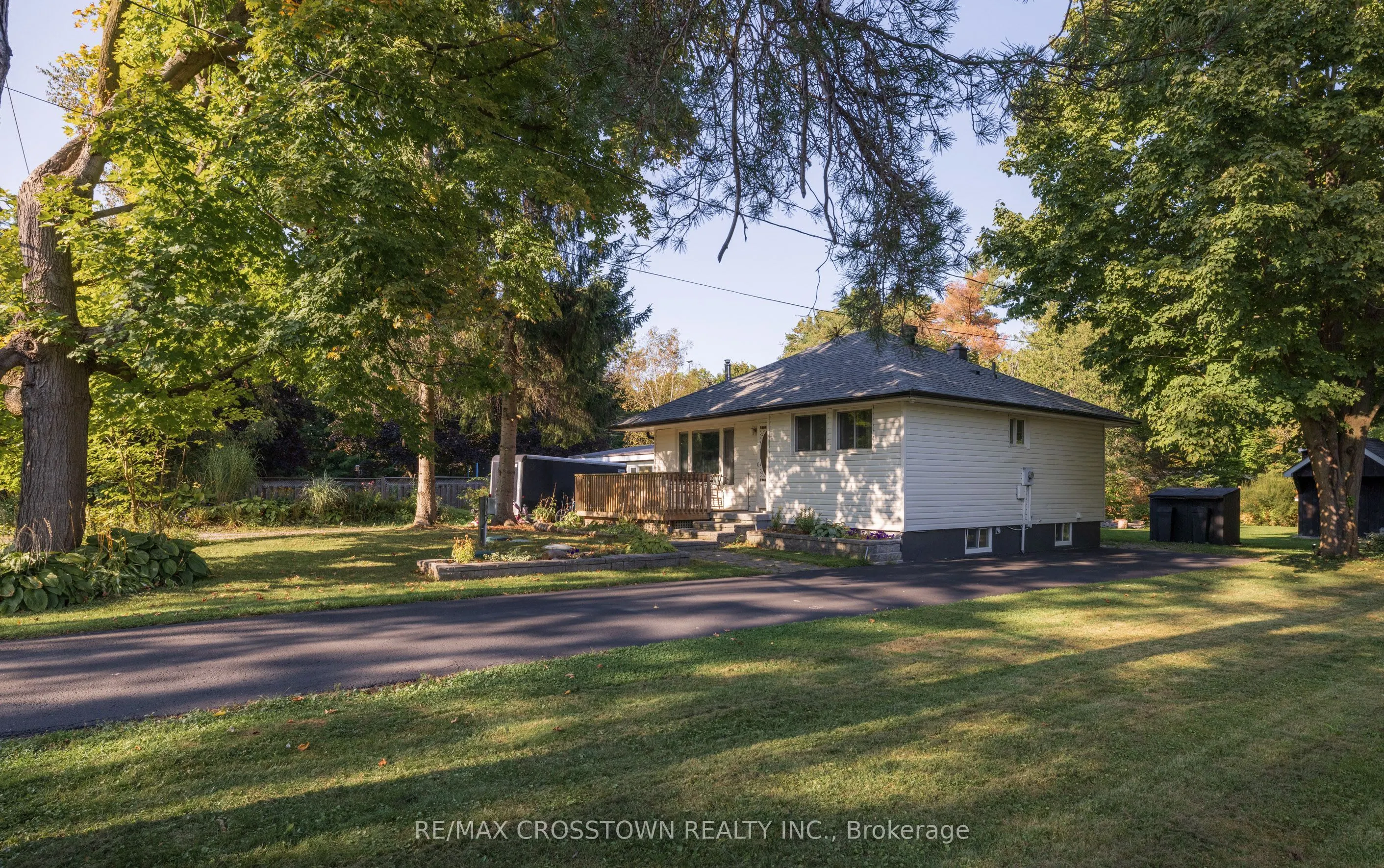 47 Lakeshore Road W