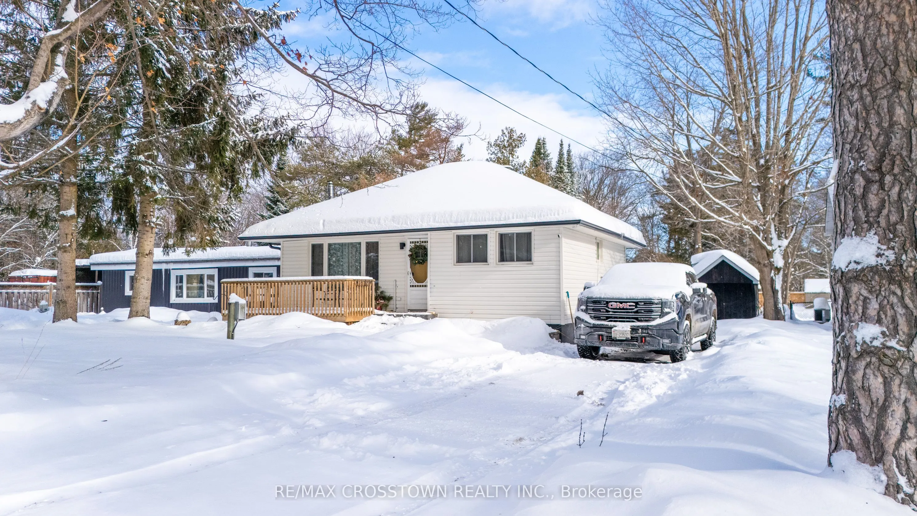 47 Lakeshore Road W