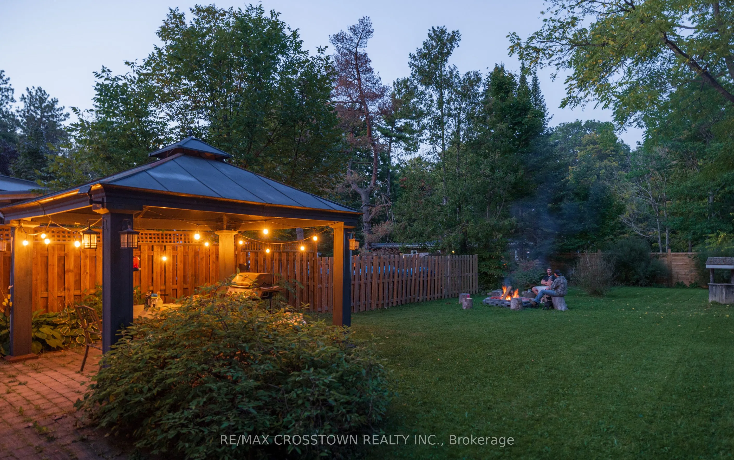 47 Lakeshore Road W